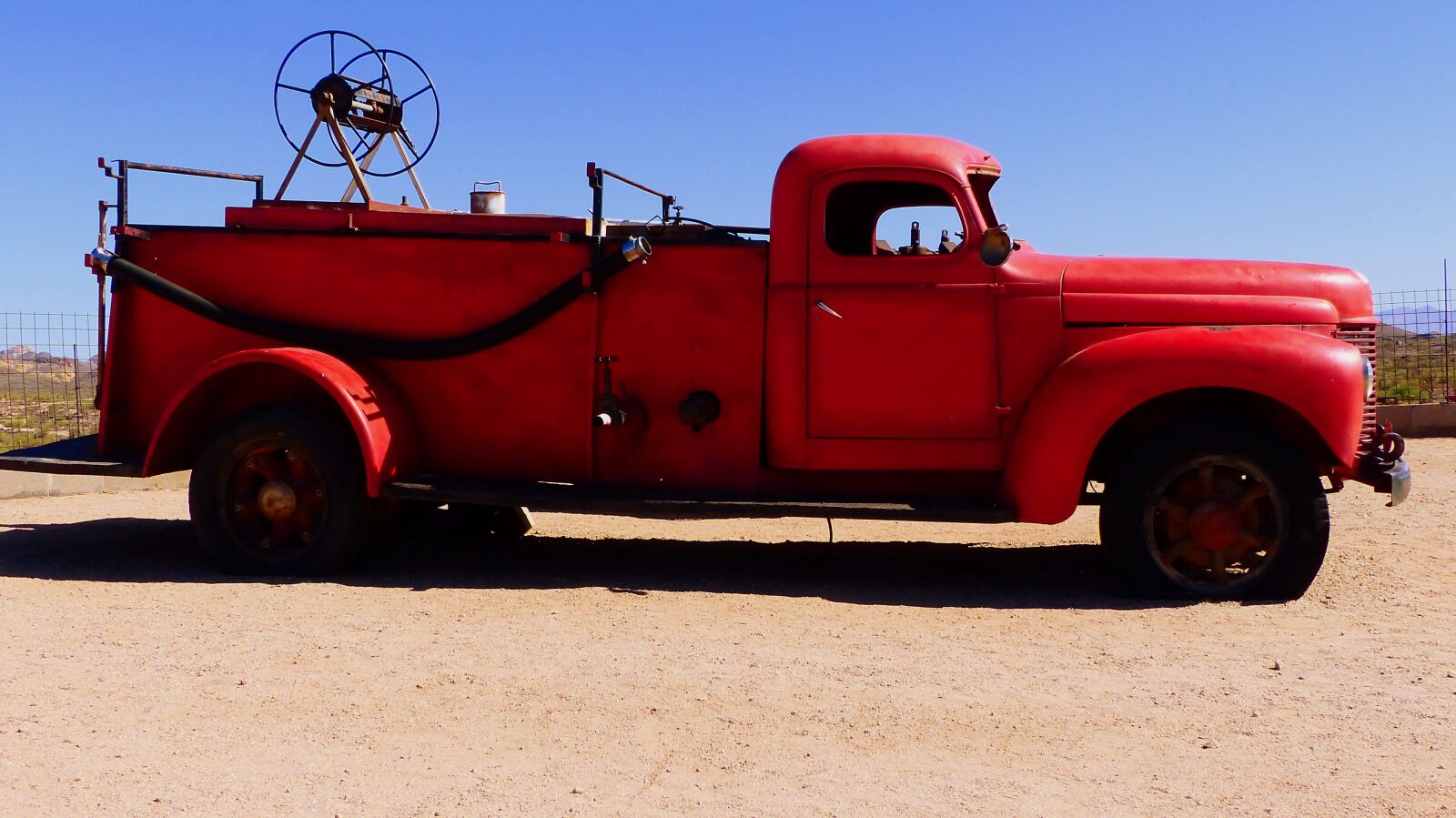 Panasonic Lumix DMC-FZ200 sample photo. Truck, fire department, red photography