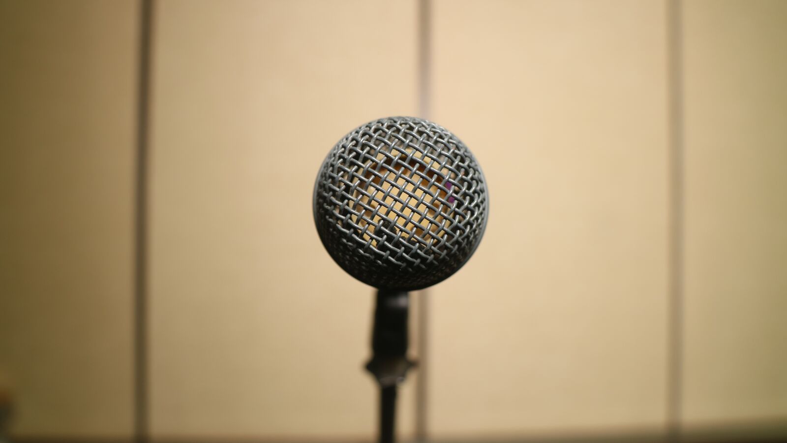 Canon EOS M3 sample photo. Microphone, studio, radio photography