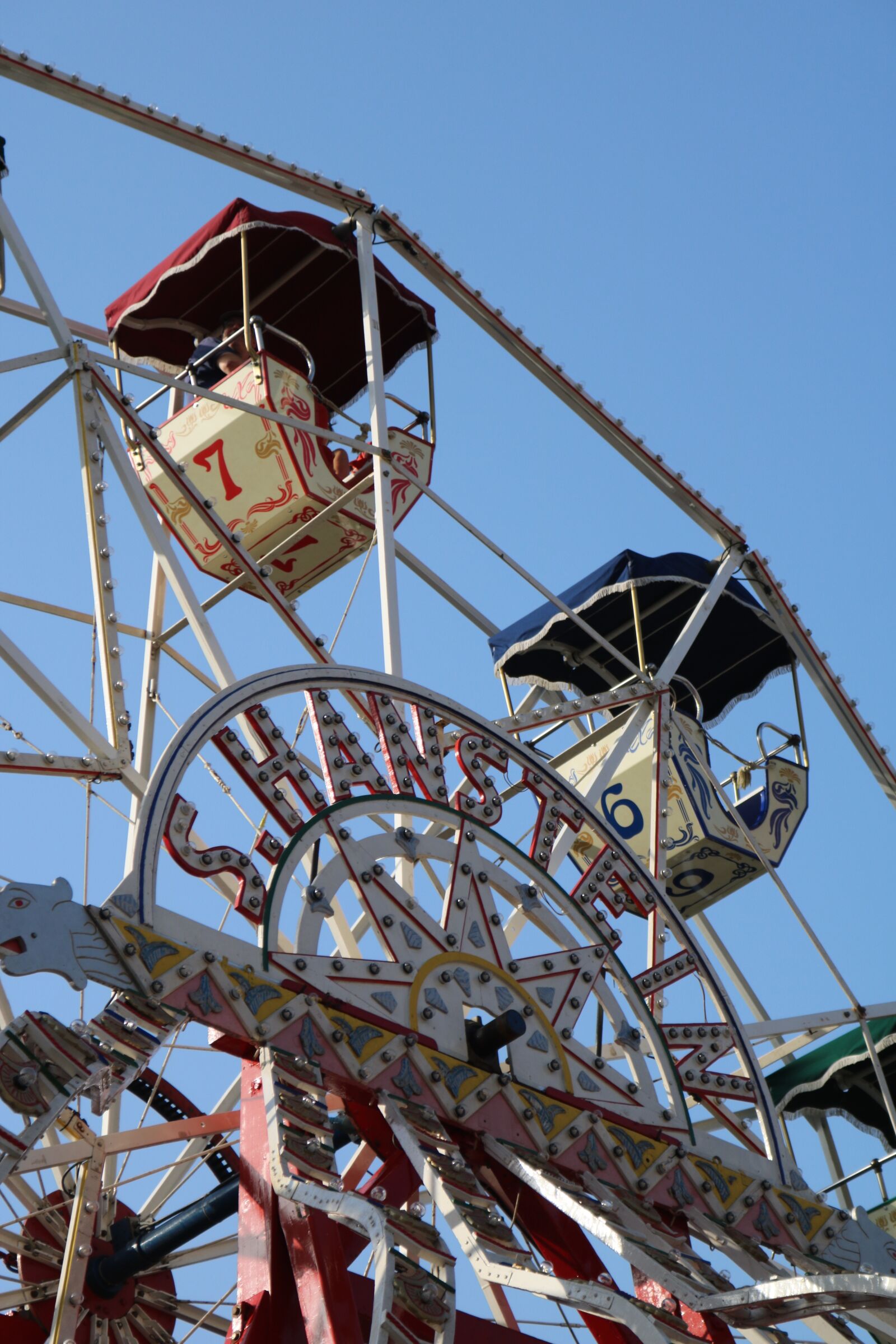Canon EOS 750D (EOS Rebel T6i / EOS Kiss X8i) sample photo. Children ferris wheel, year photography