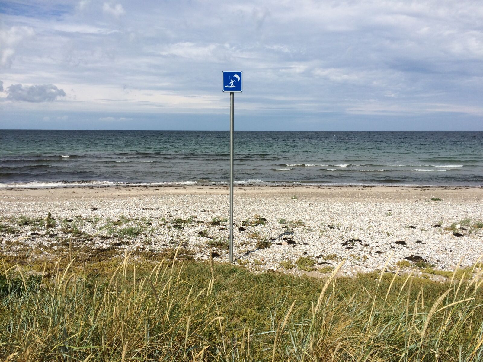 iPhone 5s back camera 4.15mm f/2.2 sample photo. Windsurfing, beach, sand photography
