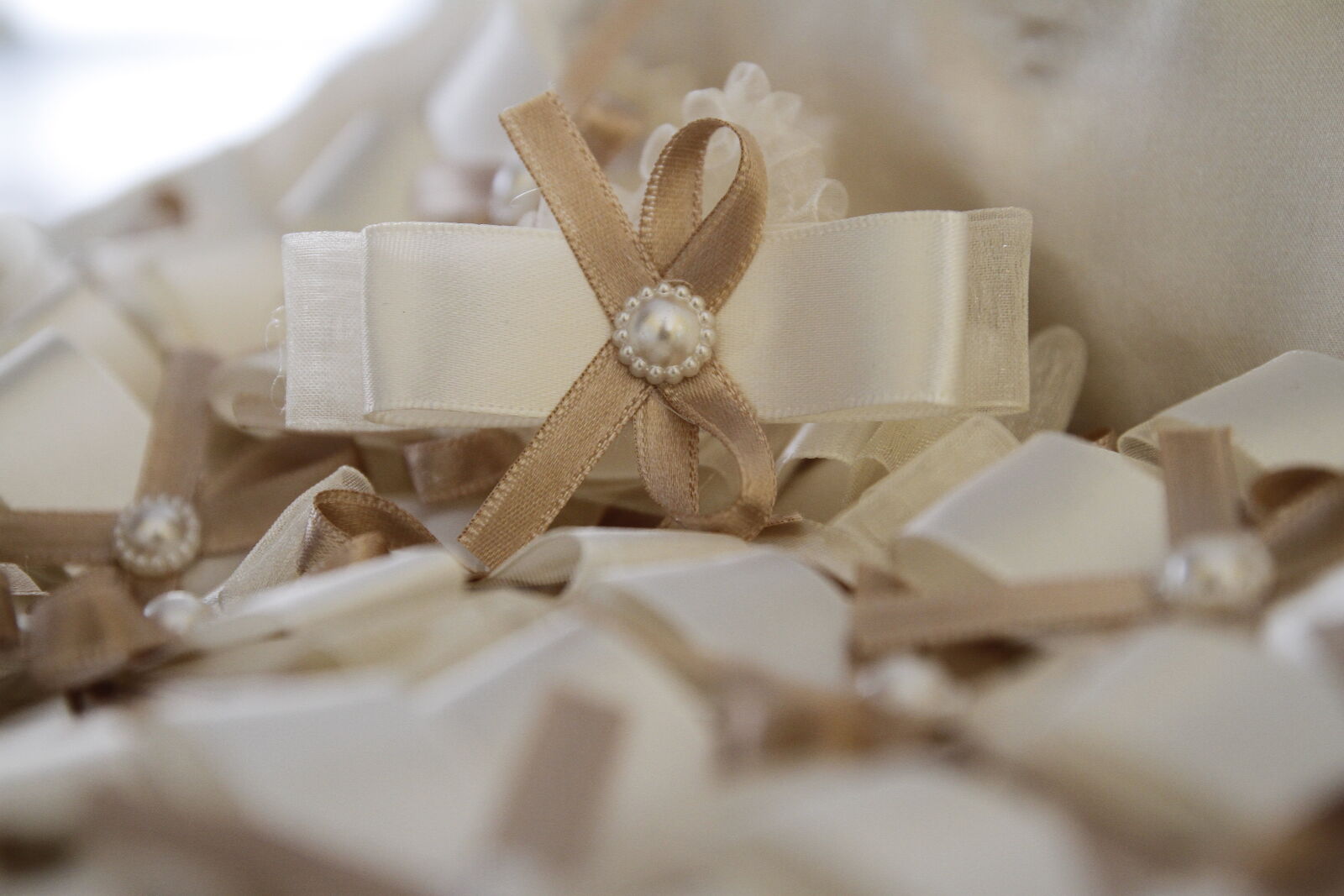 Canon EOS 7D sample photo. Decoration, ribbon, white, love photography