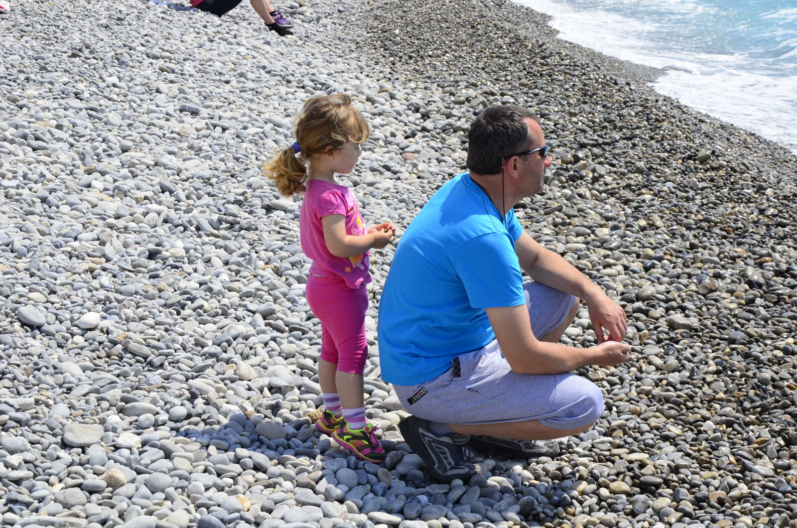 Nikon D5100 sample photo. Beach, daddy, daughter, holiday photography