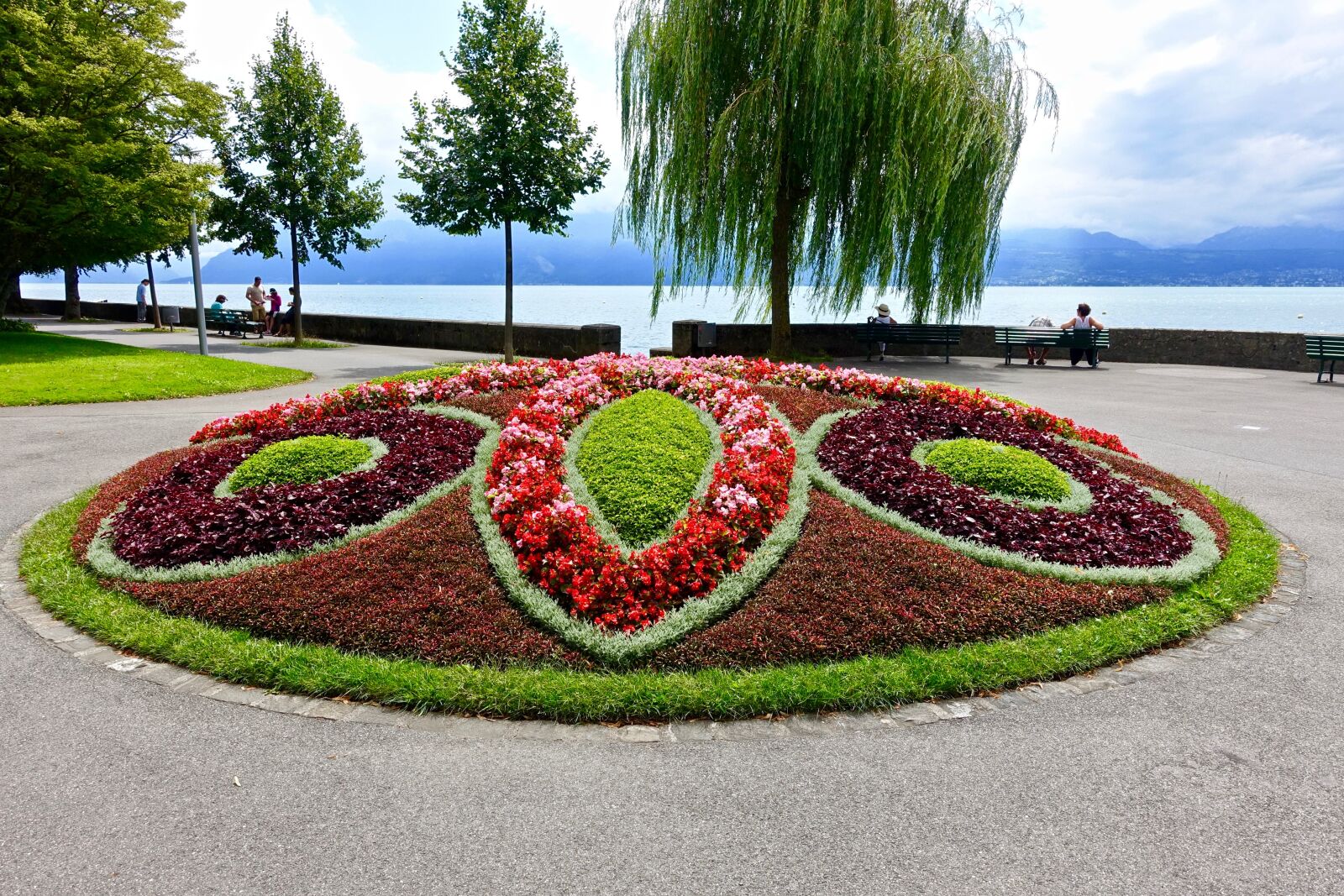 Sony Cyber-shot DSC-RX100 III sample photo. Flowers, design, public photography