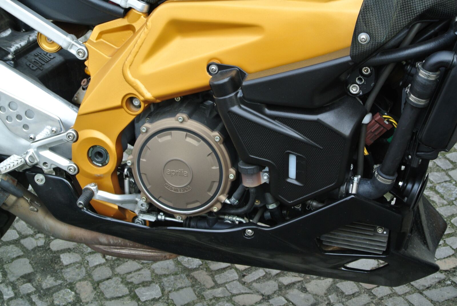 Nikon 1 J1 sample photo. Motorcycle, engine, bike photography