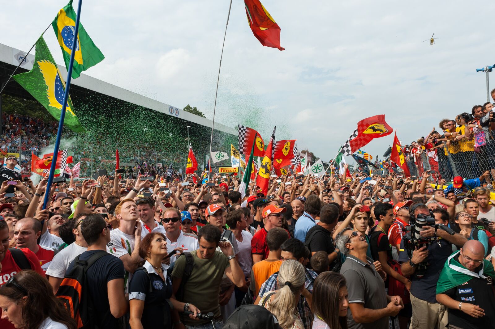 Nikon D700 sample photo. Public, festivity, monza photography
