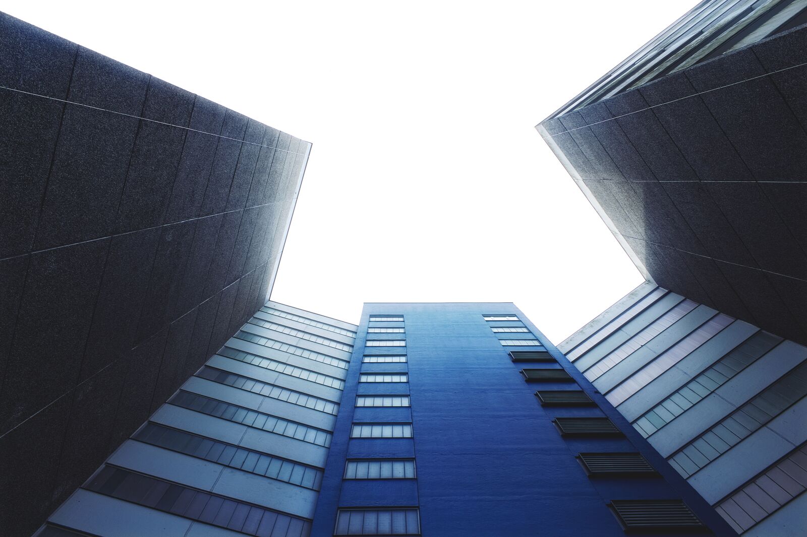 Canon EOS 1300D (EOS Rebel T6 / EOS Kiss X80) sample photo. Skyscraper, blue, architecture photography