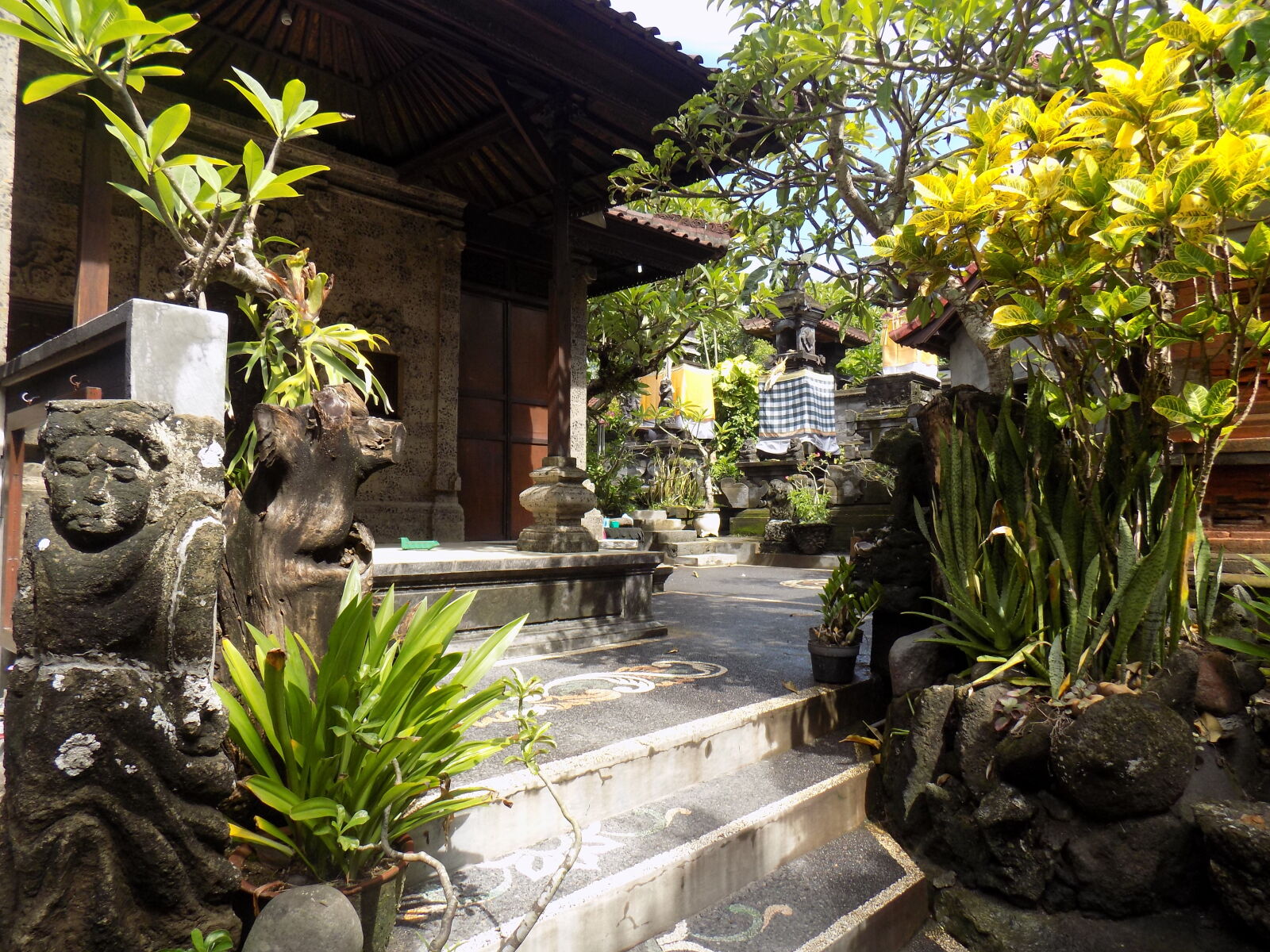 Nikon COOLPIX L330 sample photo. Architectural, bali, balinese, culture photography