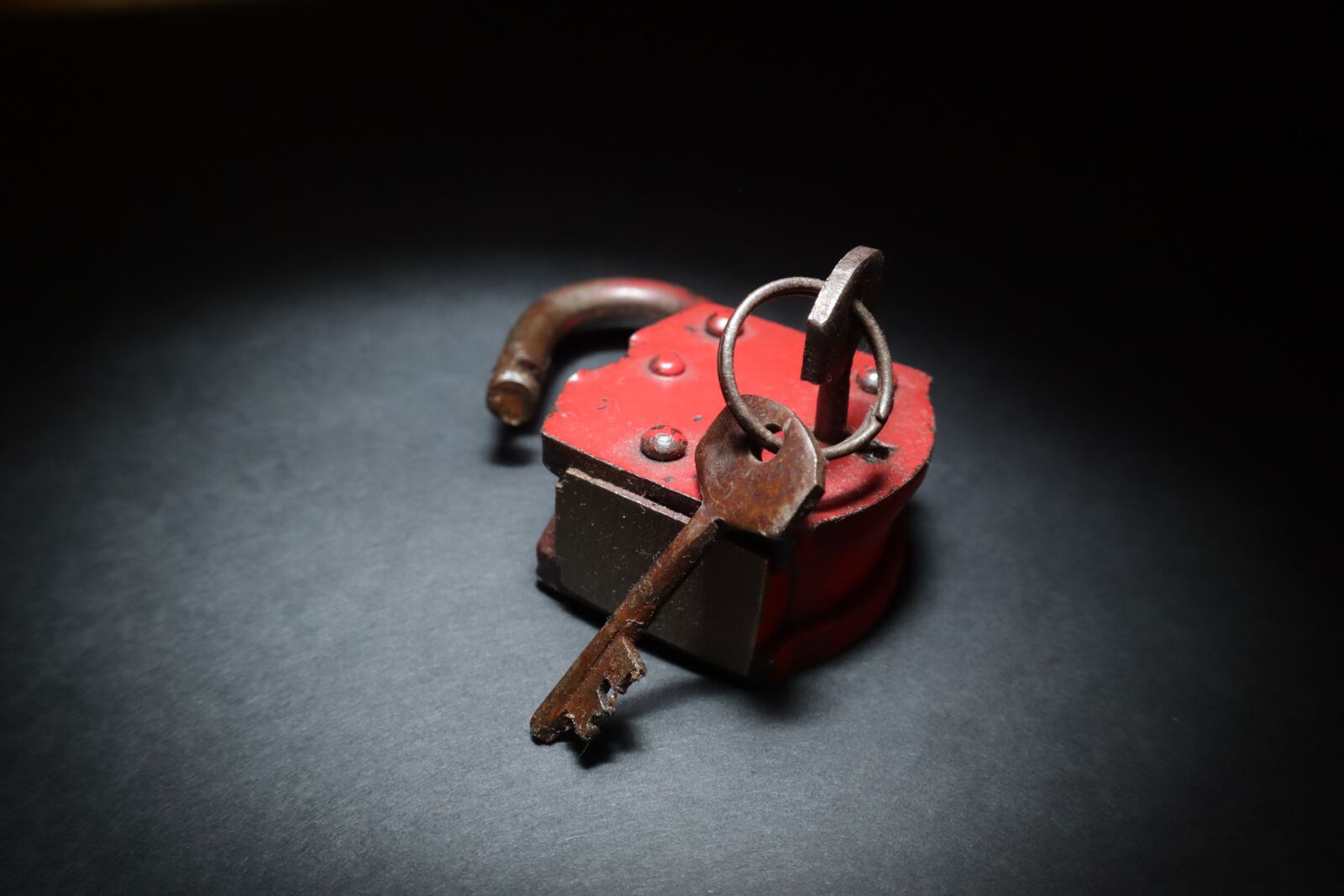 Canon EOS M50 (EOS Kiss M) sample photo. Padlock, antique, vintage photography