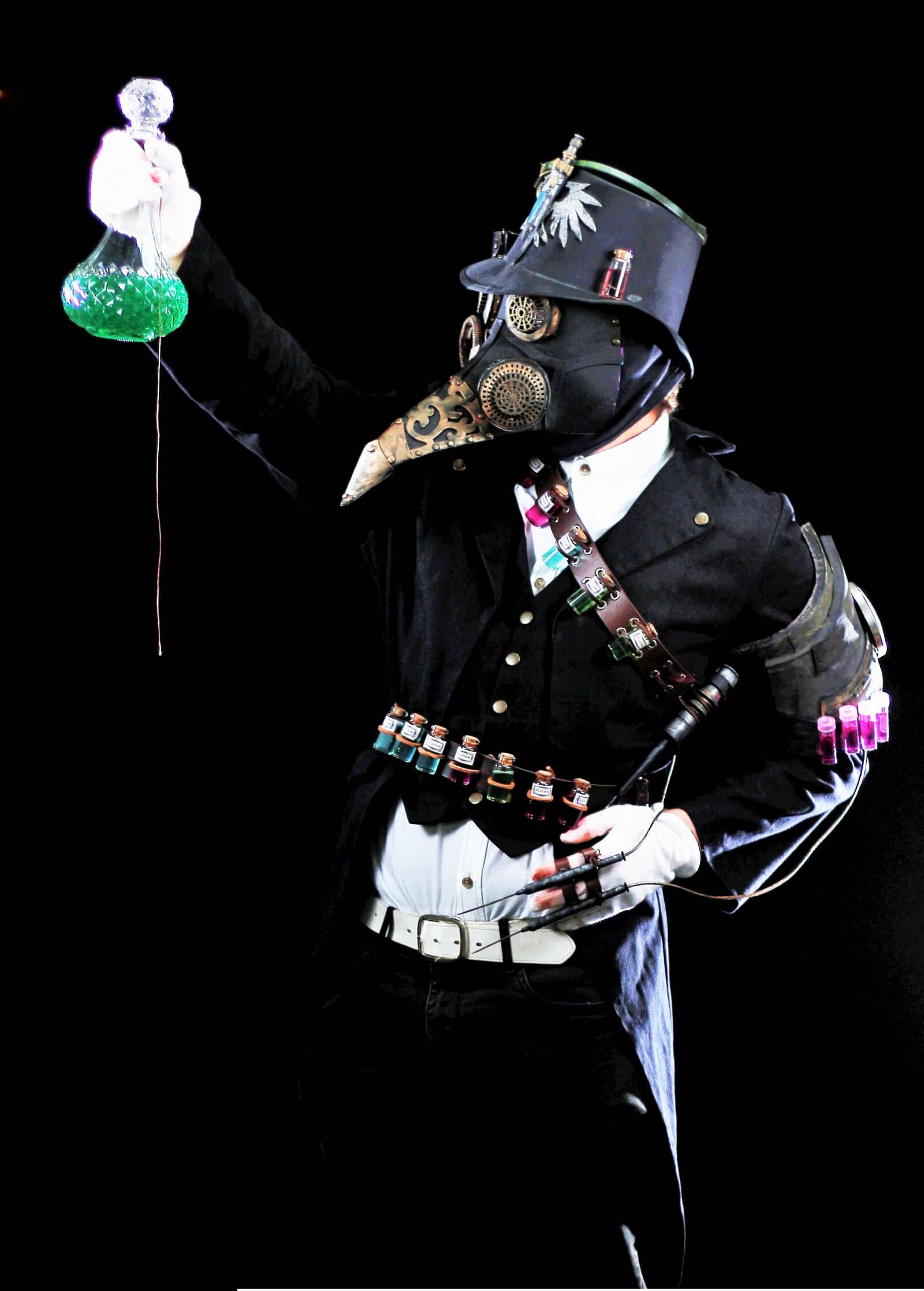 Canon EOS 700D (EOS Rebel T5i / EOS Kiss X7i) + Canon EF 50mm F1.8 STM sample photo. Mask, steampunk, facemask photography