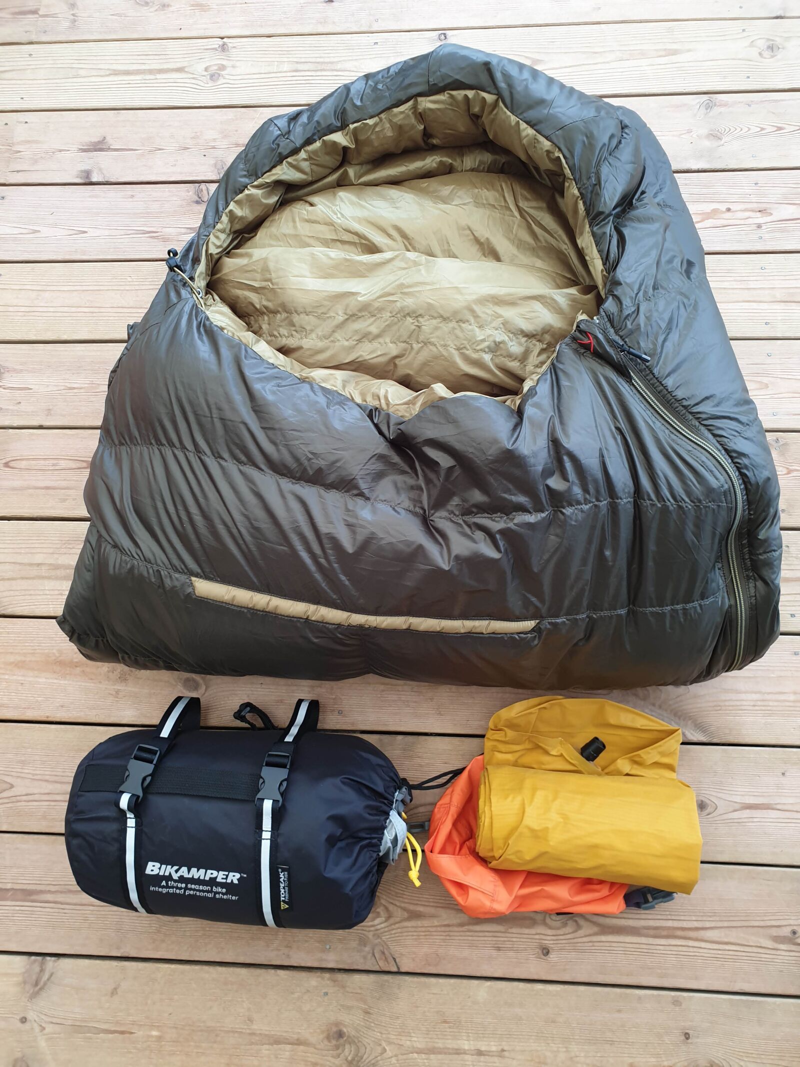 Samsung Galaxy S9+ sample photo. Equipment, sleeping bag, tent photography