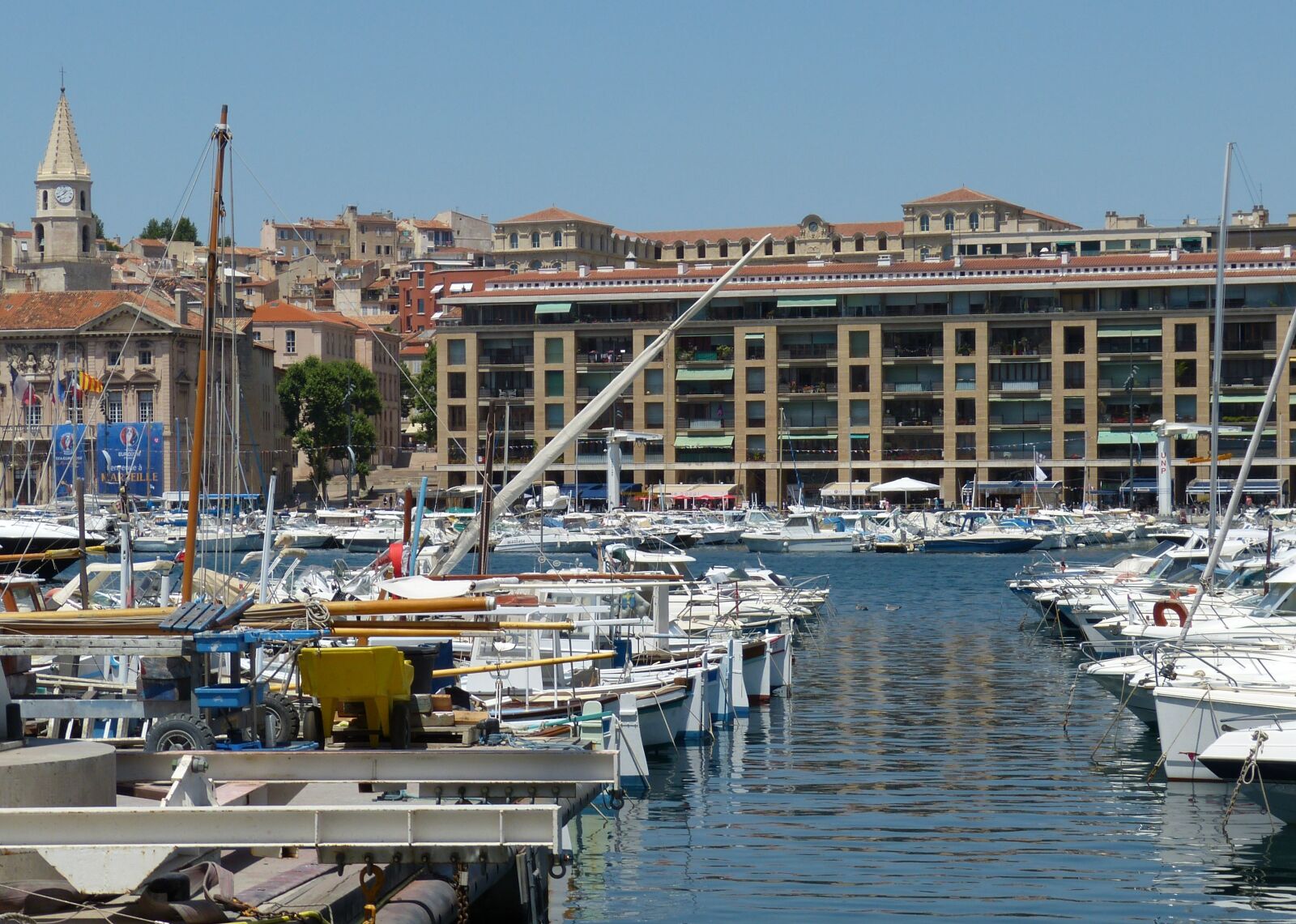 Panasonic Lumix DMC-FZ150 sample photo. Marseille, france, mediterranean photography