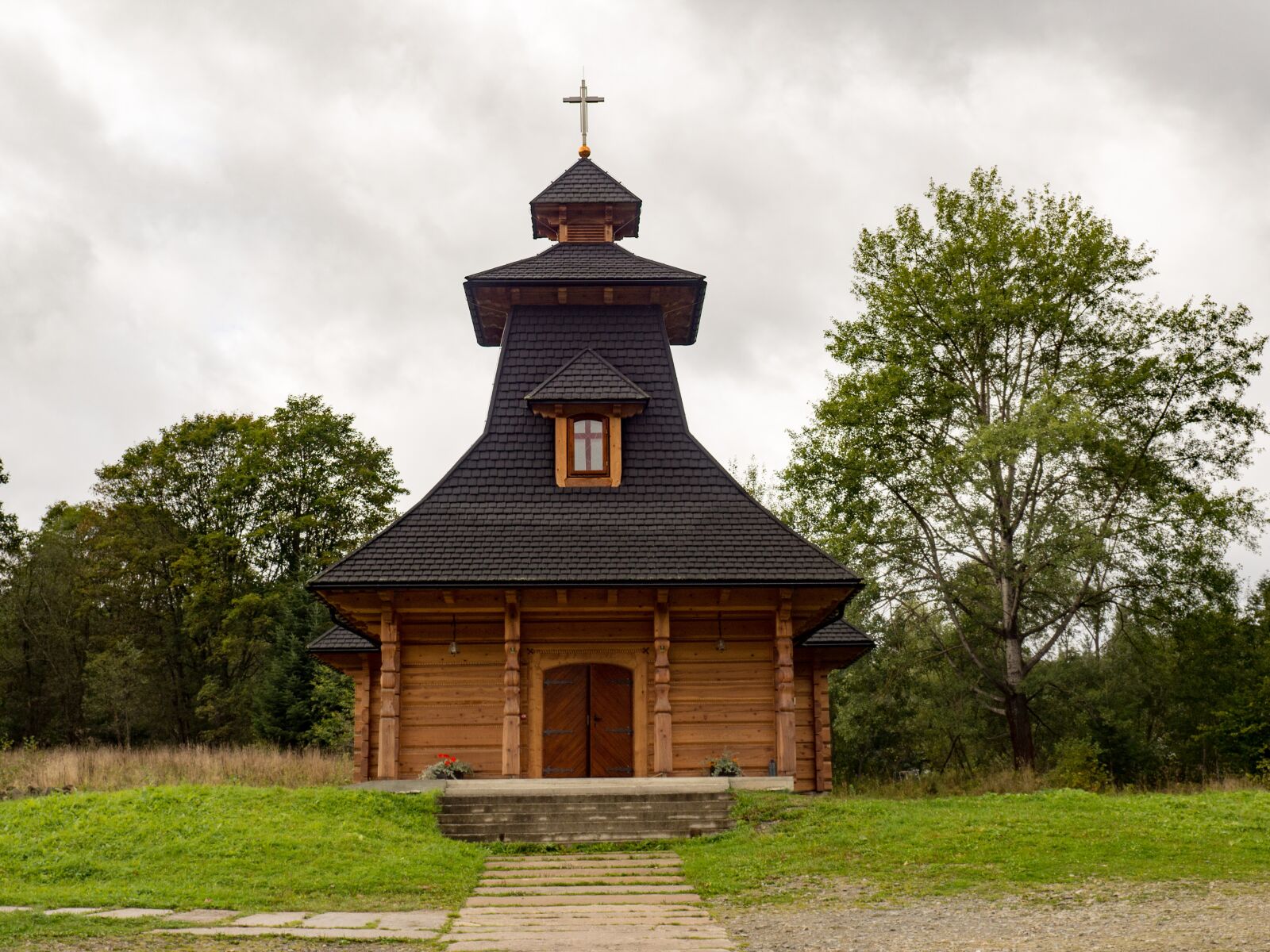Olympus OM-D E-M10 III sample photo. Wooden, church, bieszczady photography