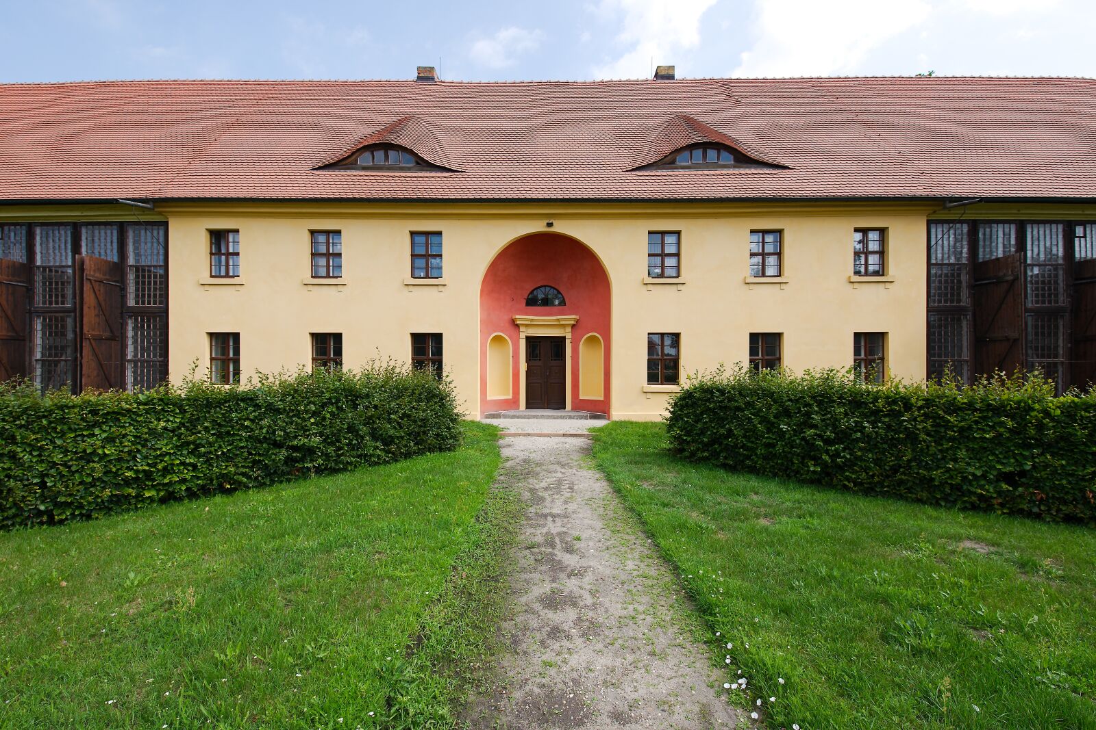 Canon EOS 6D sample photo. House, architecture, rush photography