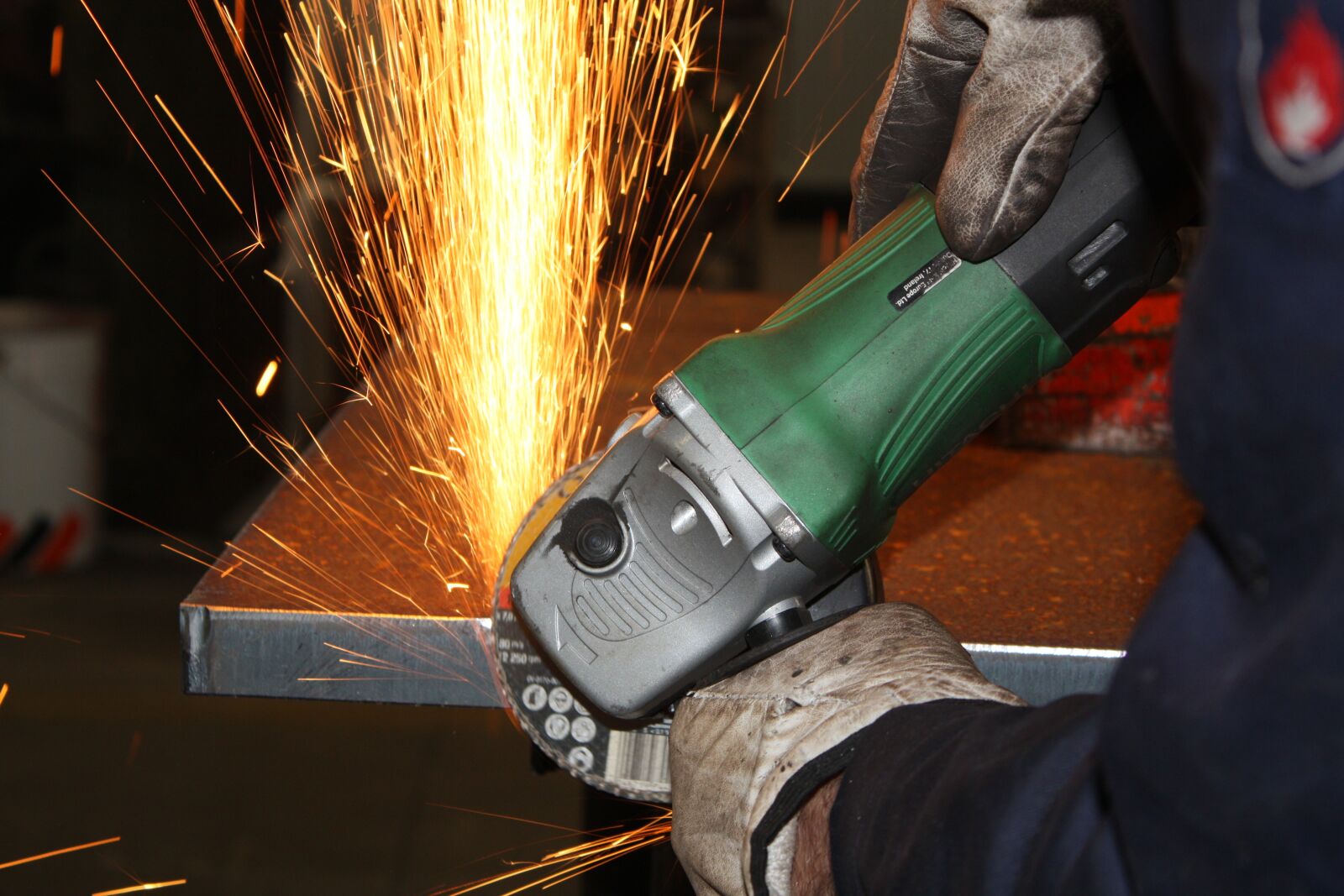 Canon EOS 450D (EOS Rebel XSi / EOS Kiss X2) sample photo. Steel, grinding, metallurgy photography