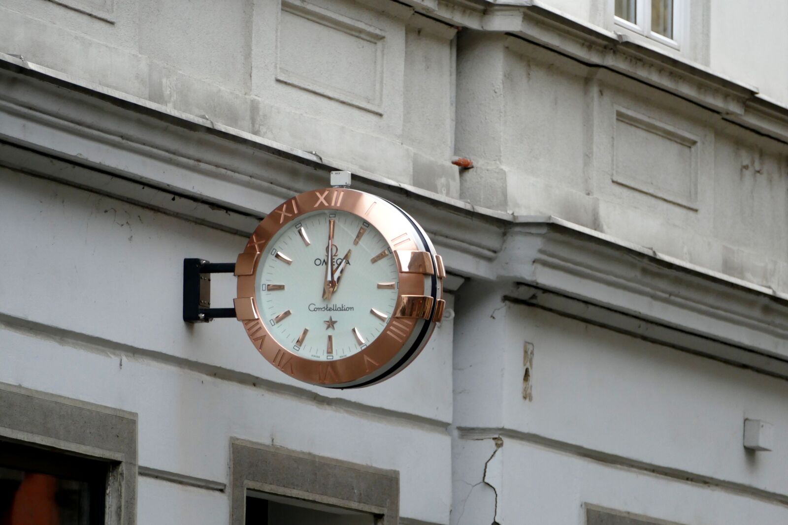Panasonic Lumix DMC-FZ1000 sample photo. Time, clock, architecture photography