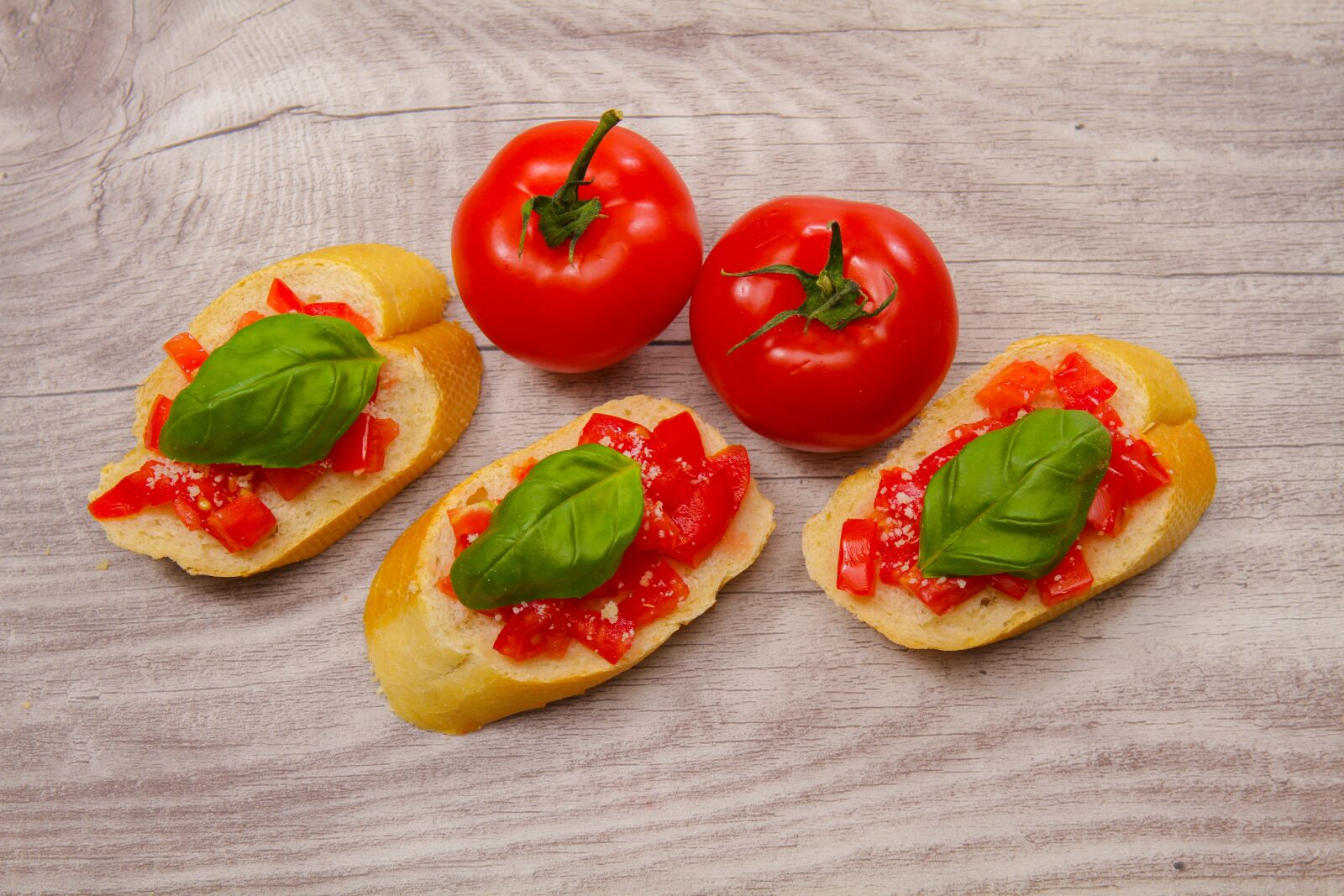 Canon EOS 7D + Canon EF 24-70mm F2.8L USM sample photo. Tomatoes, bread, culinary delight photography