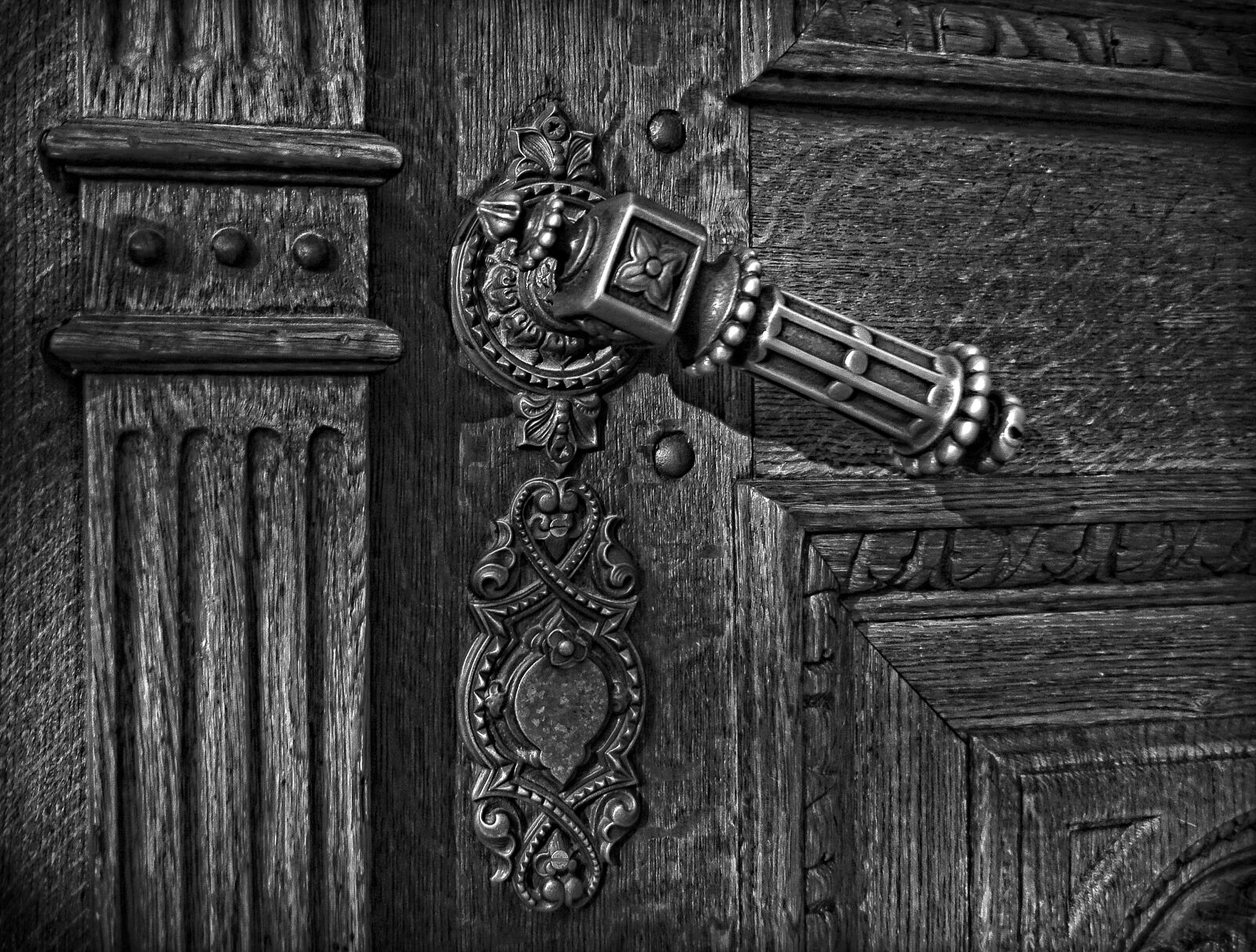 Fujifilm FinePix S3 Pro sample photo. Door, old door, church photography