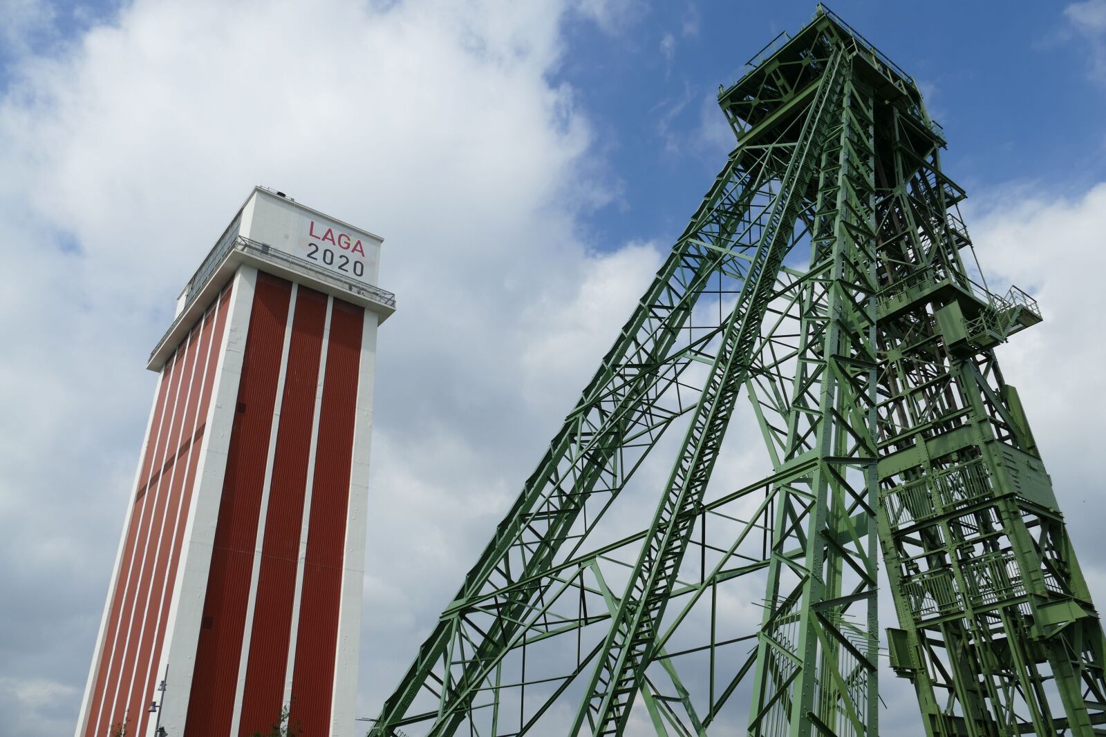 Panasonic Lumix DMC-FZ1000 sample photo. Headframe, tower, ruhr area photography