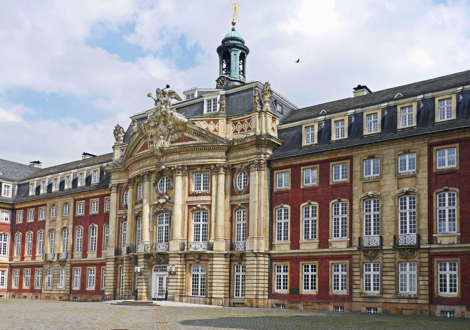 Panasonic Lumix DMC-GH3 sample photo. Palace, residence, architecture, house photography