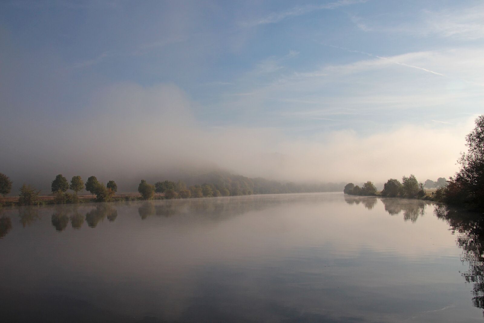Canon EOS 700D (EOS Rebel T5i / EOS Kiss X7i) sample photo. Fog, autumn, river photography
