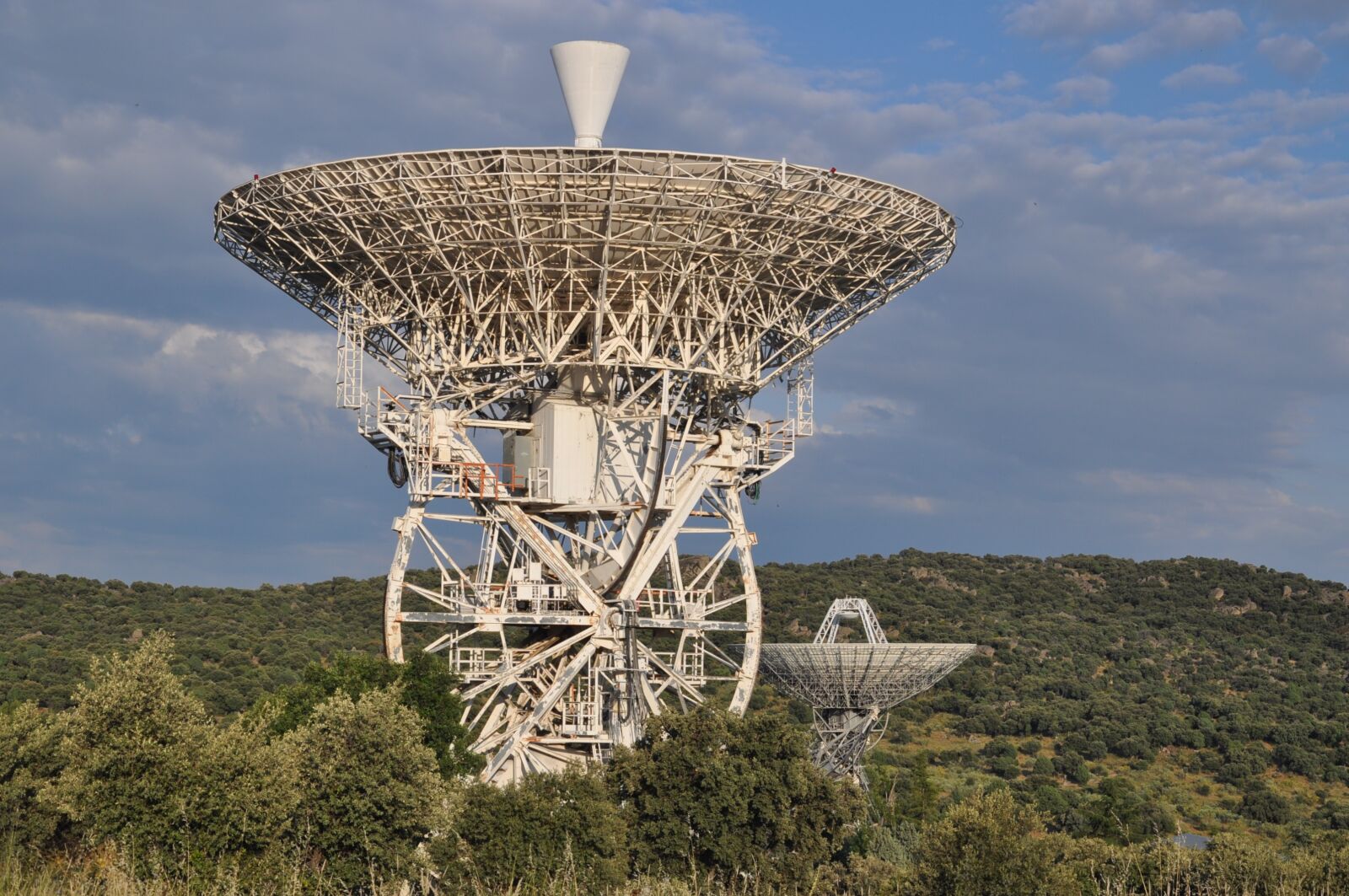Nikon D5000 sample photo. Parabolic antenna, communications, internet photography