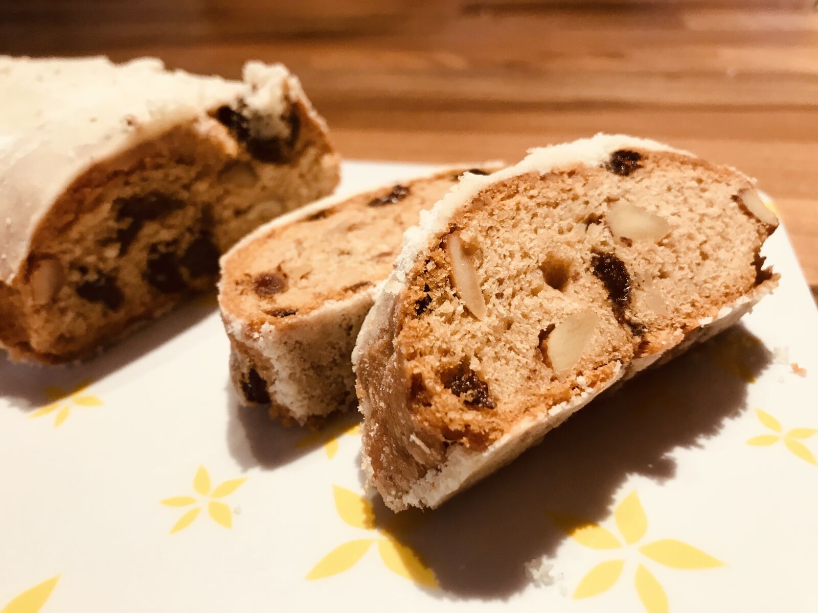 iPhone 7 back camera 3.99mm f/1.8 sample photo. Gallery, christmas, baking photography