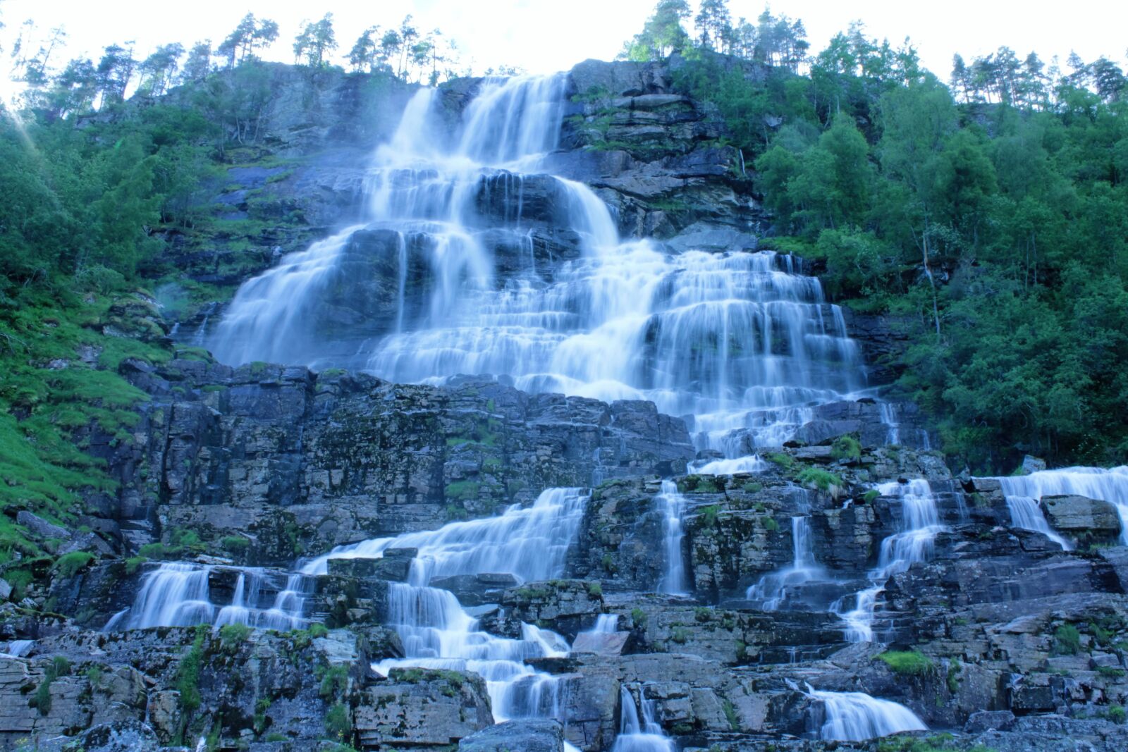 Canon EOS 550D (EOS Rebel T2i / EOS Kiss X4) sample photo. Falls, water curtain, norway photography