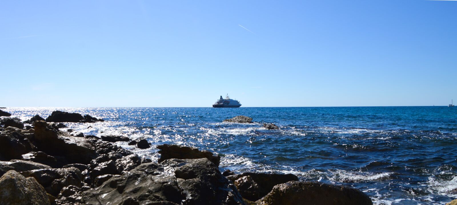 Nikon D3200 sample photo. Ship, horizon, coast photography