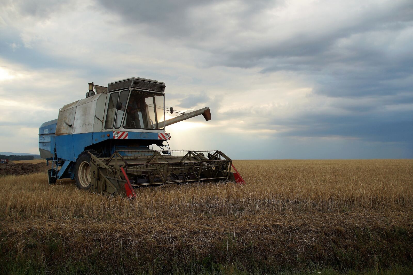 Sony SLT-A58 sample photo. Field, harvester, crop photography