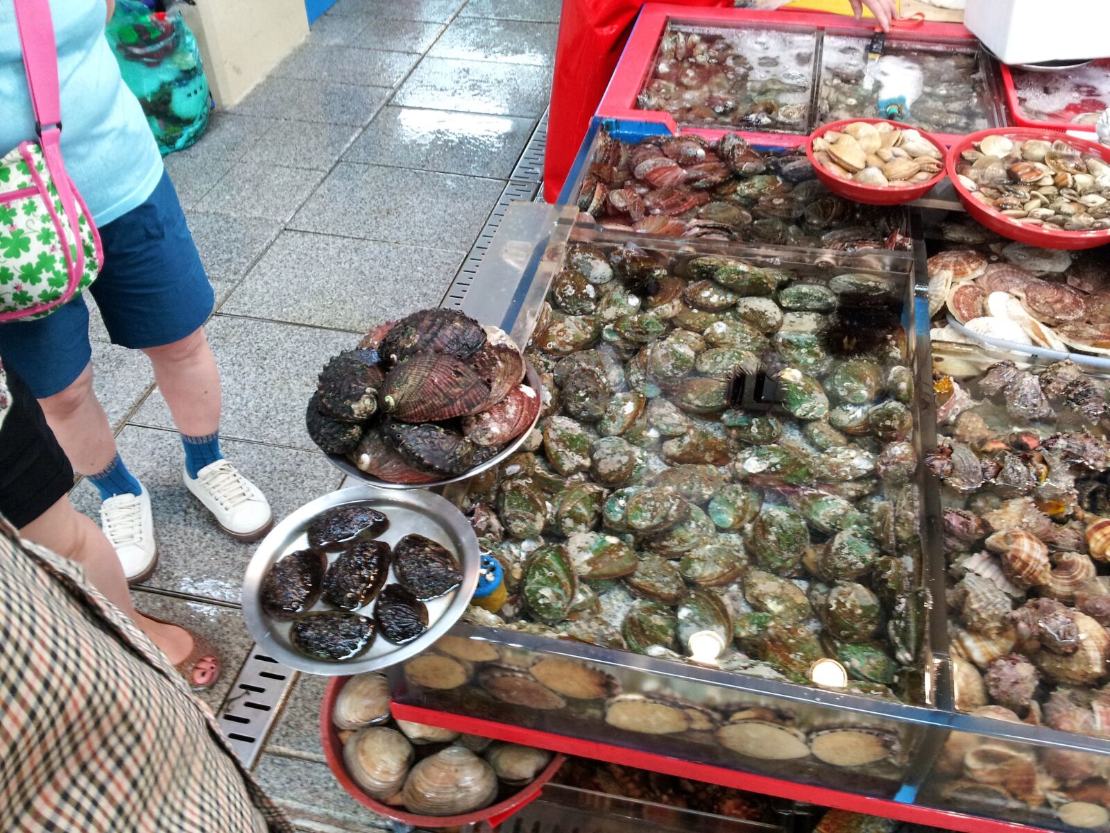 Samsung Galaxy S2 sample photo. Market, seafood, clam photography