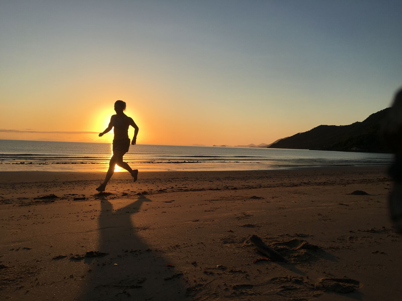 Apple iPhone 6s sample photo. Beach, sunrise, run photography
