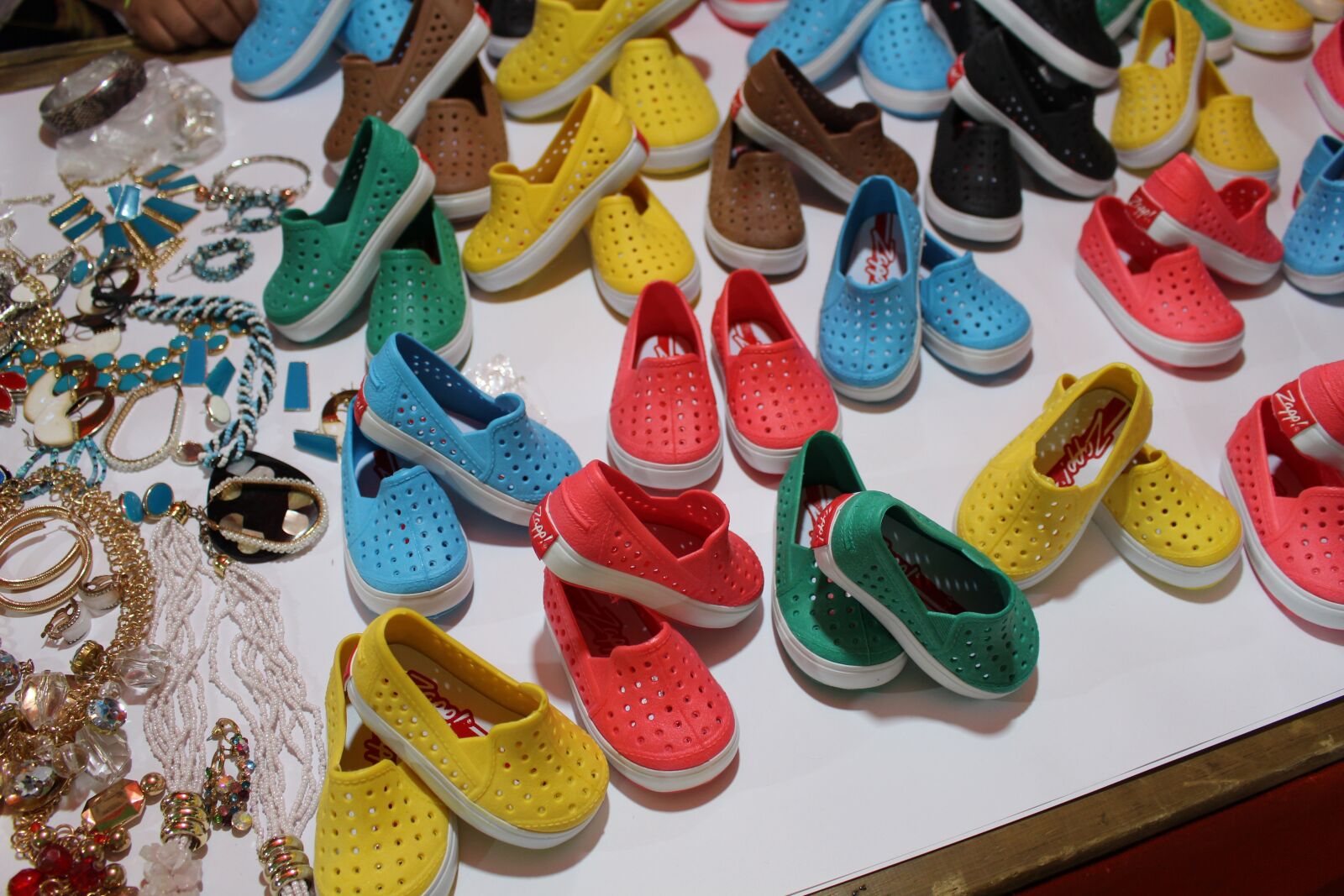 Canon EOS 700D (EOS Rebel T5i / EOS Kiss X7i) sample photo. Shoes, diversity, colors photography