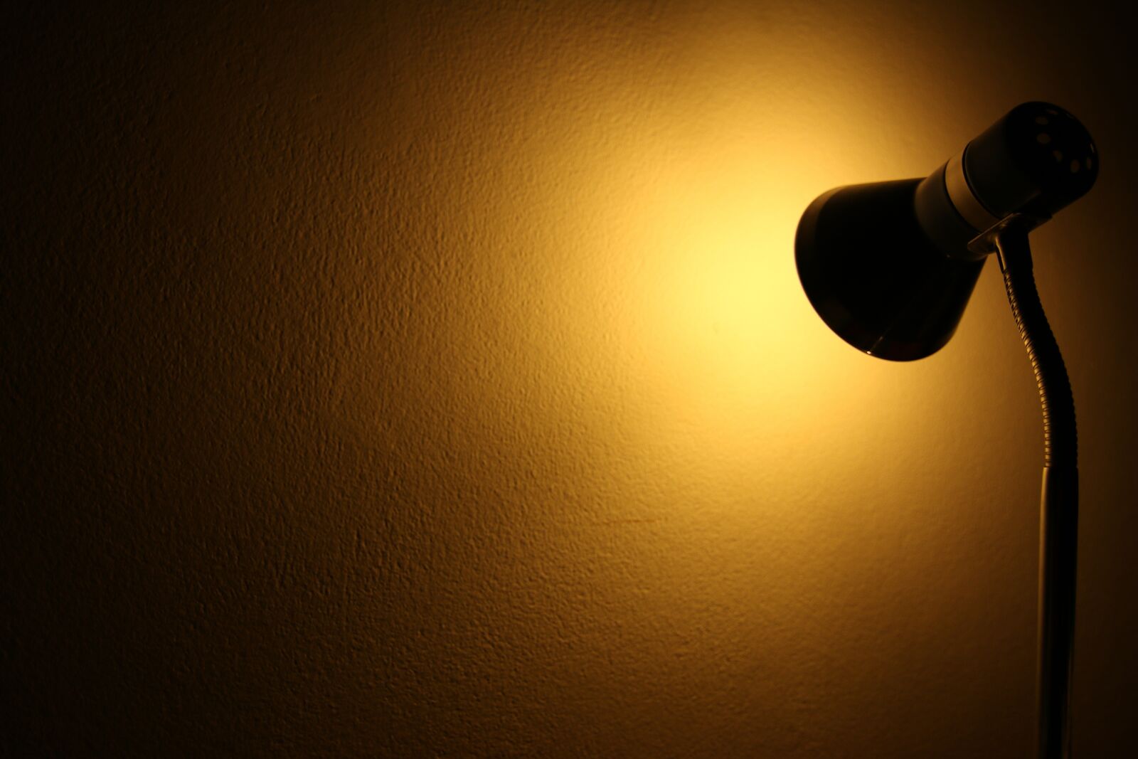 Canon EOS 70D sample photo. Desk lamp, light, darkness photography