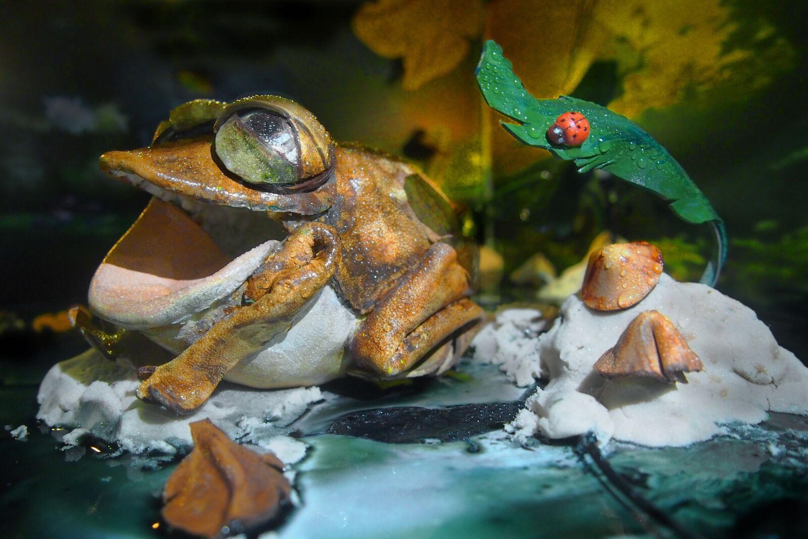 Olympus PEN E-PL6 sample photo. Leather, frog, toys photography