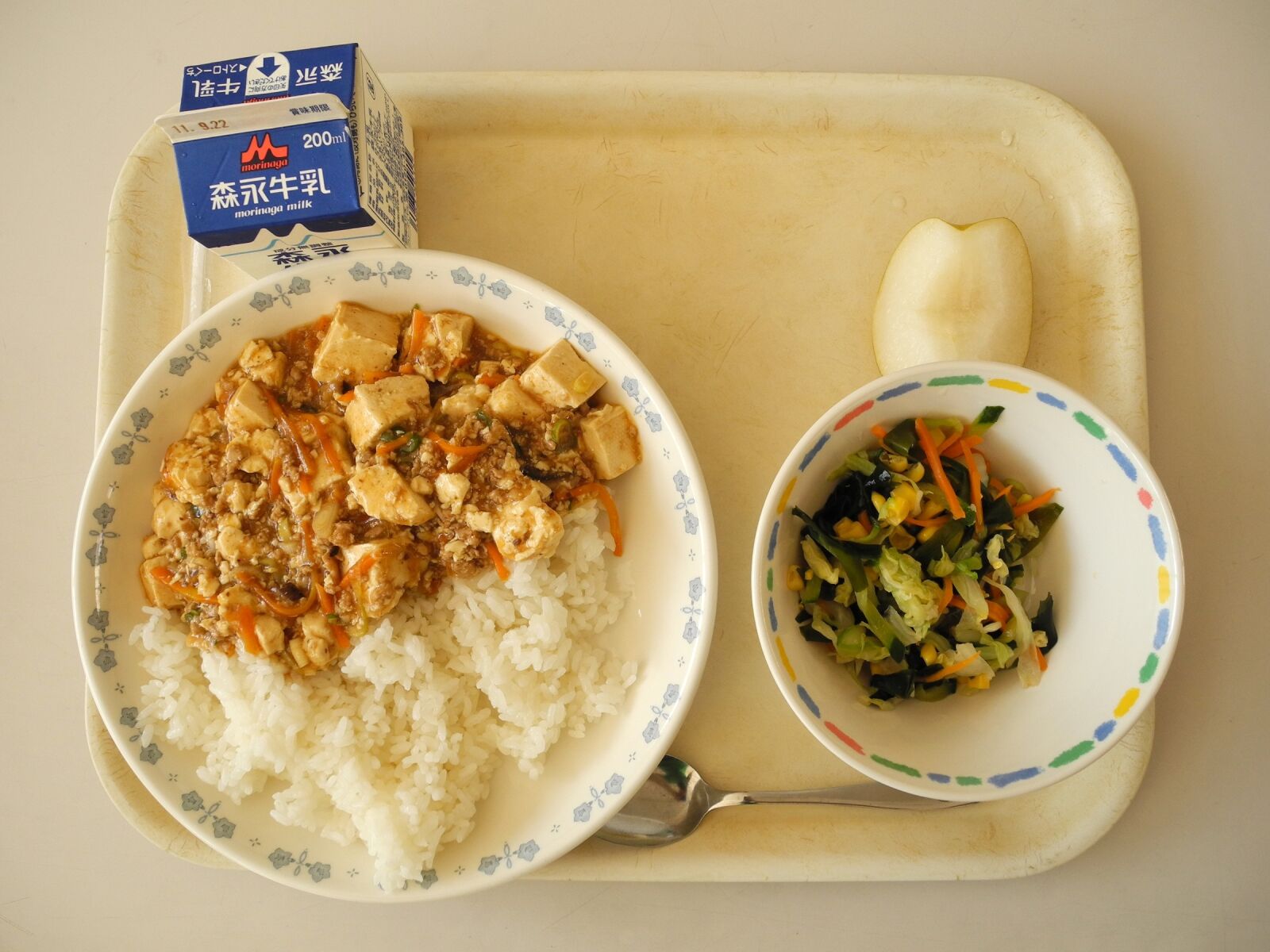 Nikon Coolpix P7000 sample photo. School lunch, lunch, cafeteria photography