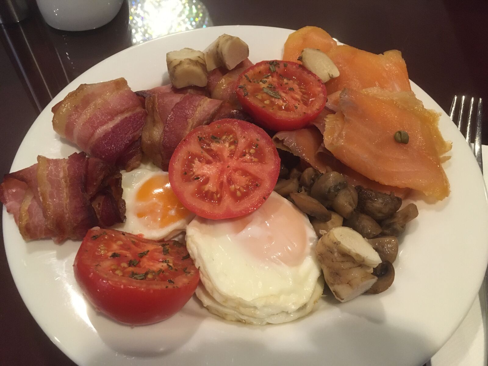 iPhone SE back camera 4.15mm f/2.2 sample photo. Breakfast, eggs, food photography