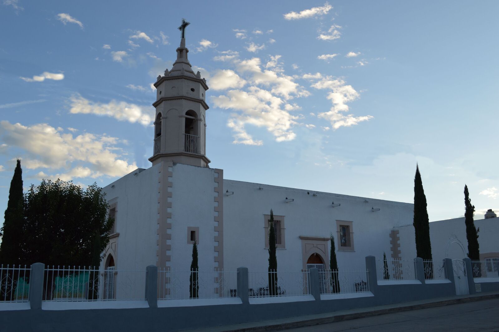 Nikon D3200 sample photo. Church, watermelons, durango photography