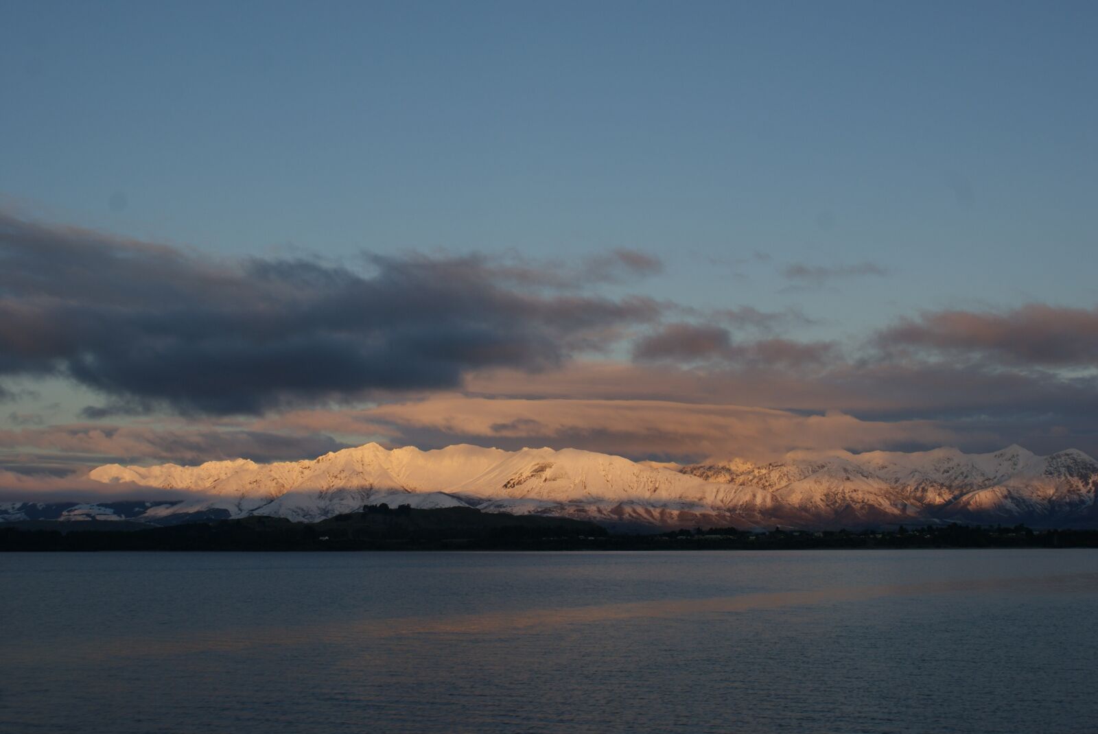 Sony Alpha DSLR-A200 sample photo. Body of water, sunset photography