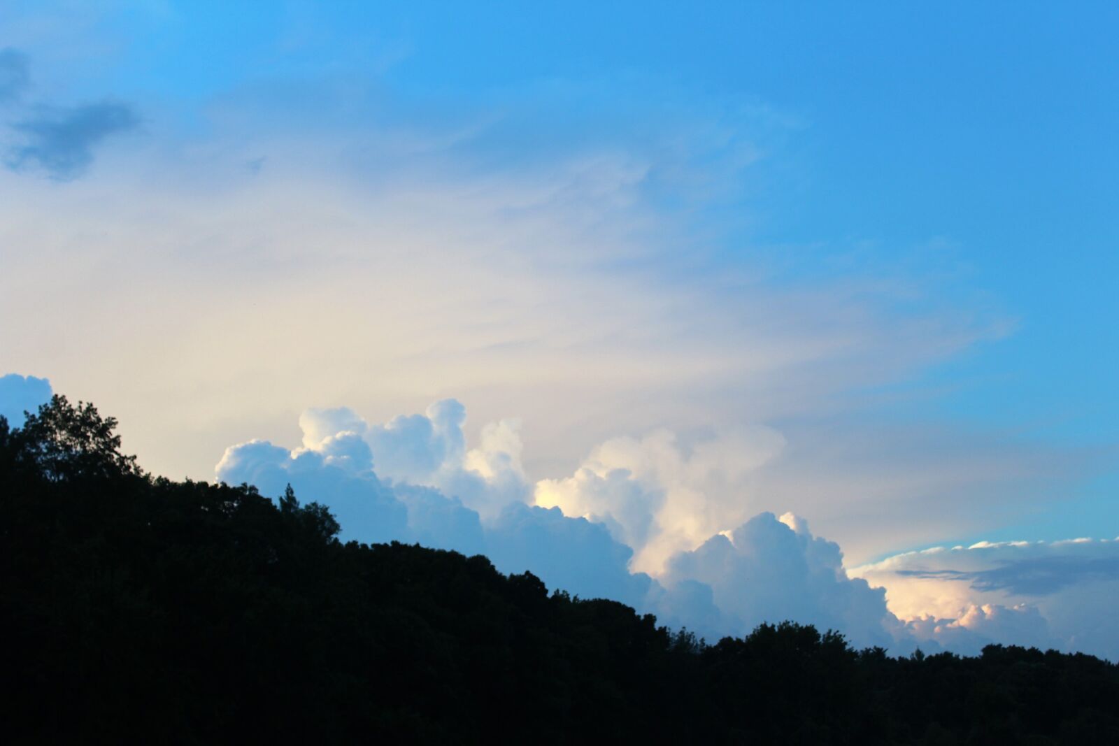 Canon EOS 1200D (EOS Rebel T5 / EOS Kiss X70 / EOS Hi) sample photo. Amazing, sky, blue, sky photography