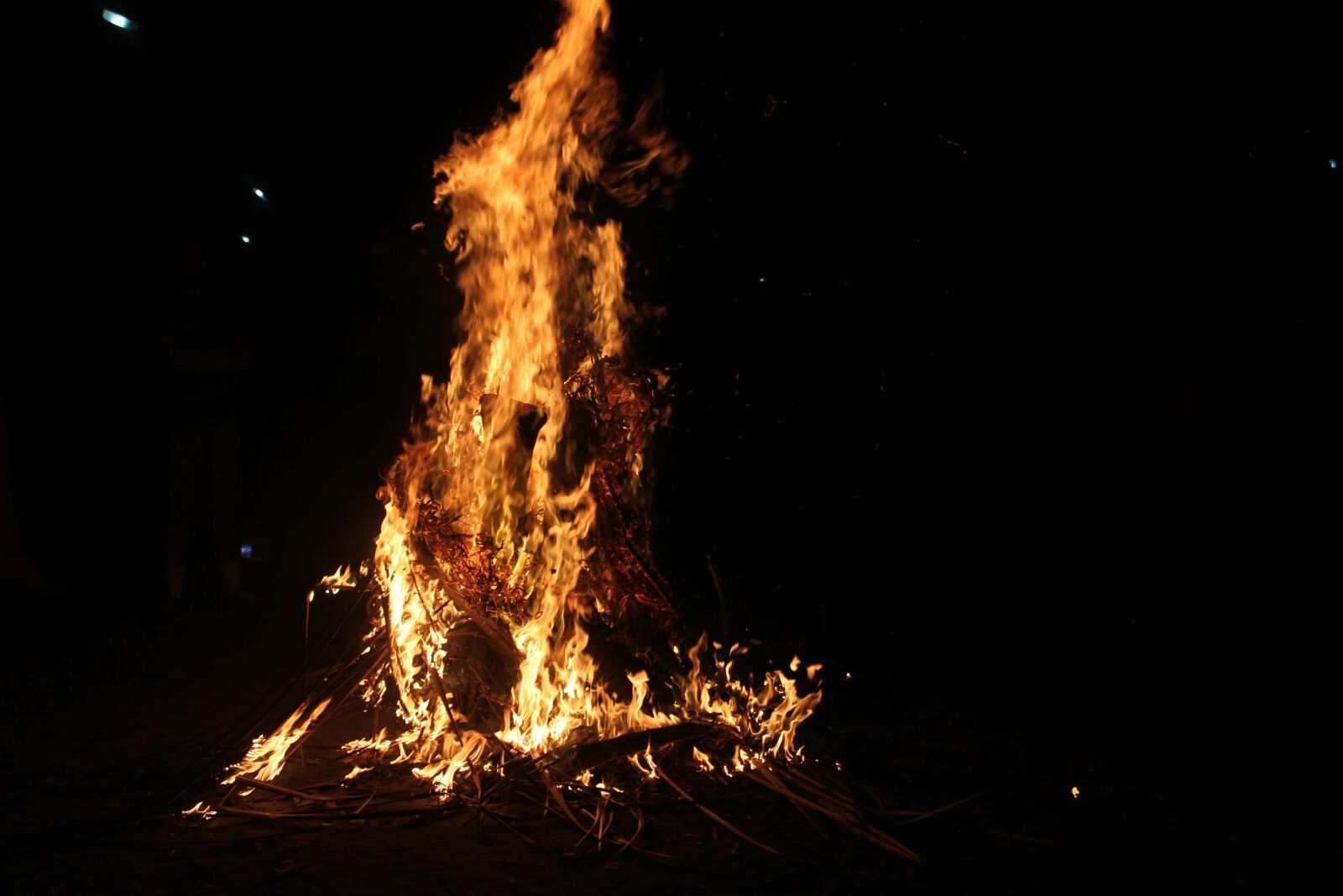 Canon EOS 60D sample photo. Bonfire, dark, darkness photography