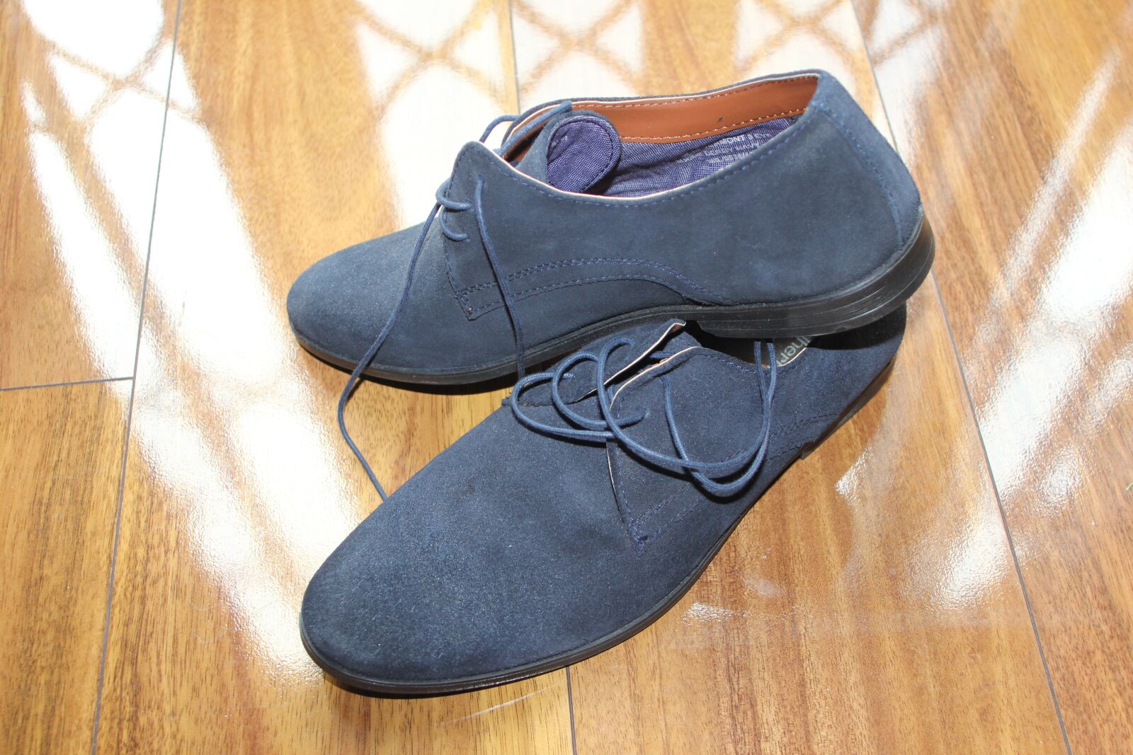 Canon EOS 550D (EOS Rebel T2i / EOS Kiss X4) sample photo. Shoes, blue, suede photography
