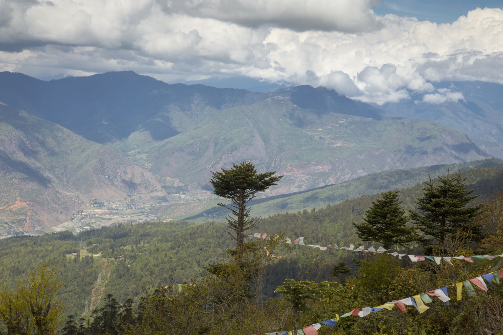 Canon EOS 6D + Canon EF 24-105mm F4L IS USM sample photo. Bhutan, mountains, nature photography