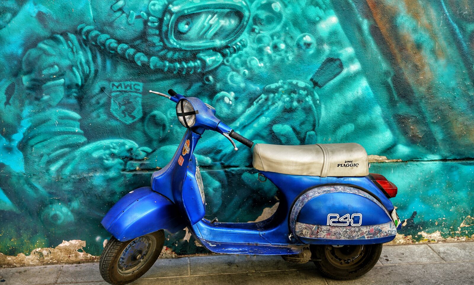 Sony a7R II + Sony FE 24-70mm F2.8 GM sample photo. Plaggio, moped, scooter photography