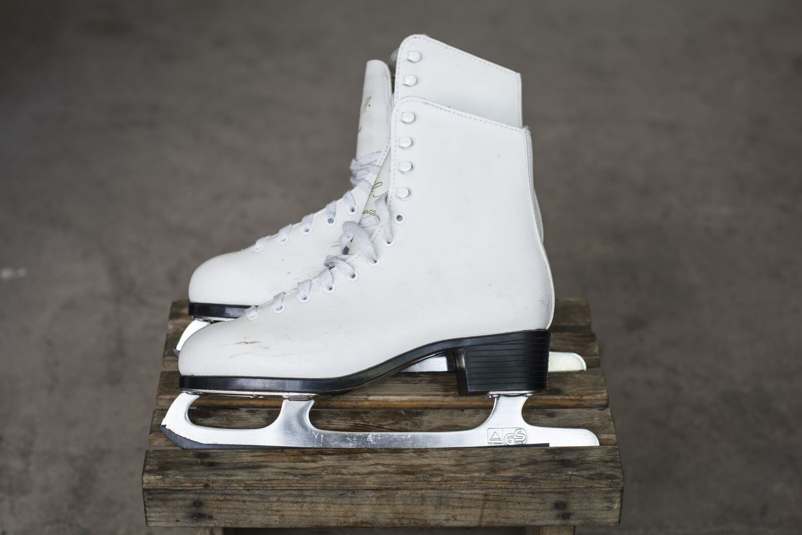 Nikon D7100 sample photo. Skates, white, women's photography