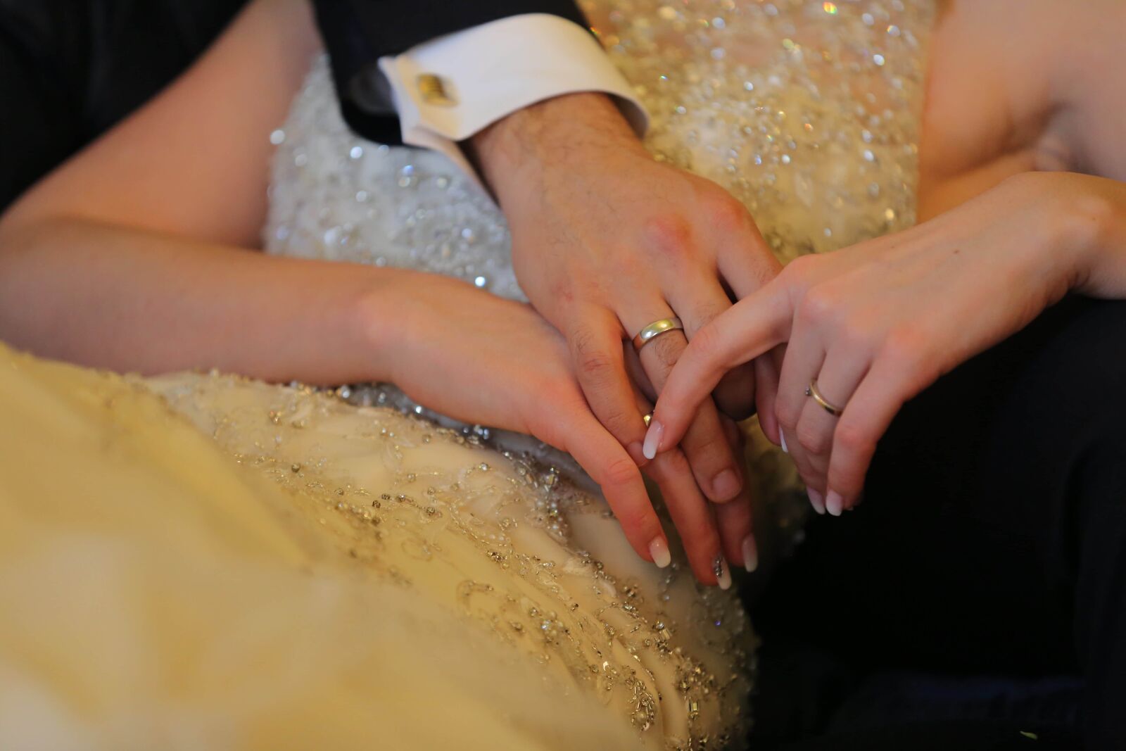 Canon EOS 5D Mark III sample photo. Finger, fingertip, relationship, relaxing photography