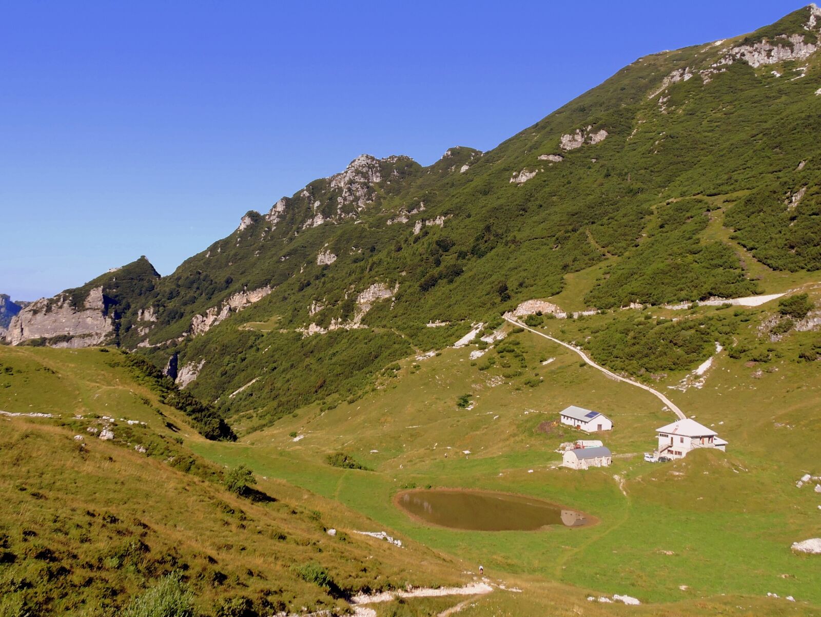 Nikon Coolpix P600 sample photo. Valle, prato, mountain photography