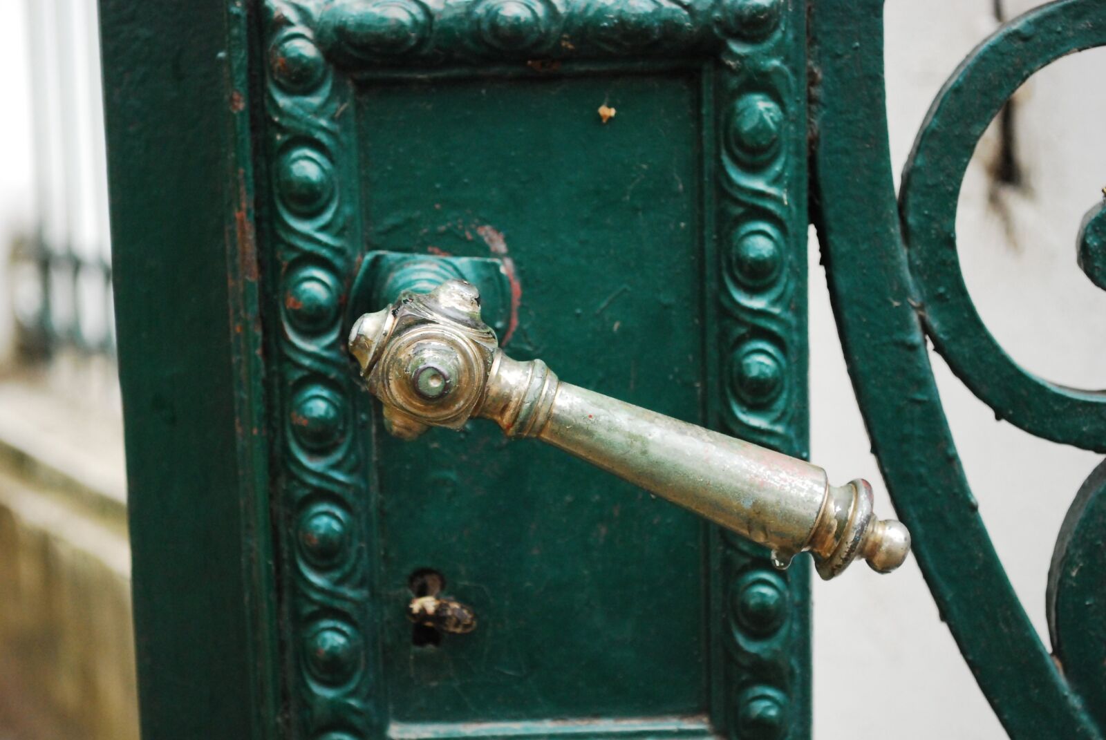Nikon D80 sample photo. Door, passepartout, key photography