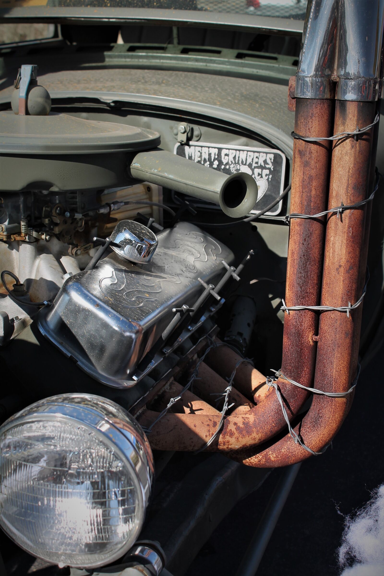 Canon EOS 1100D (EOS Rebel T3 / EOS Kiss X50) sample photo. Meat grinders, car show photography