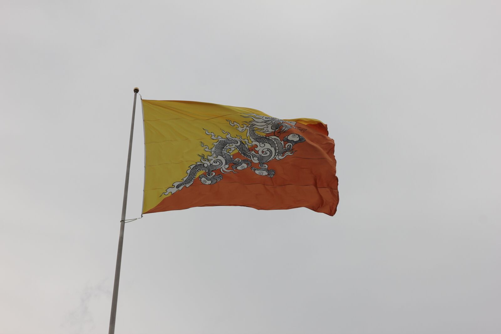 Canon EOS 550D (EOS Rebel T2i / EOS Kiss X4) sample photo. Bhutan, flag, country photography