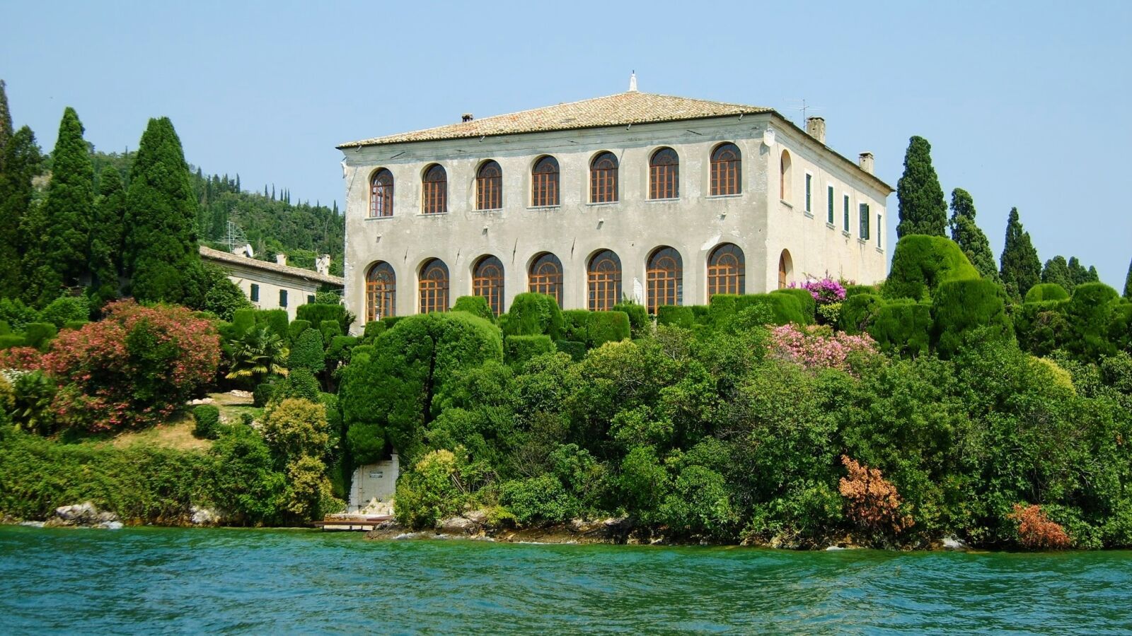 Samsung Digimax S830 / Kenox S830 sample photo. Lago di garda, house photography